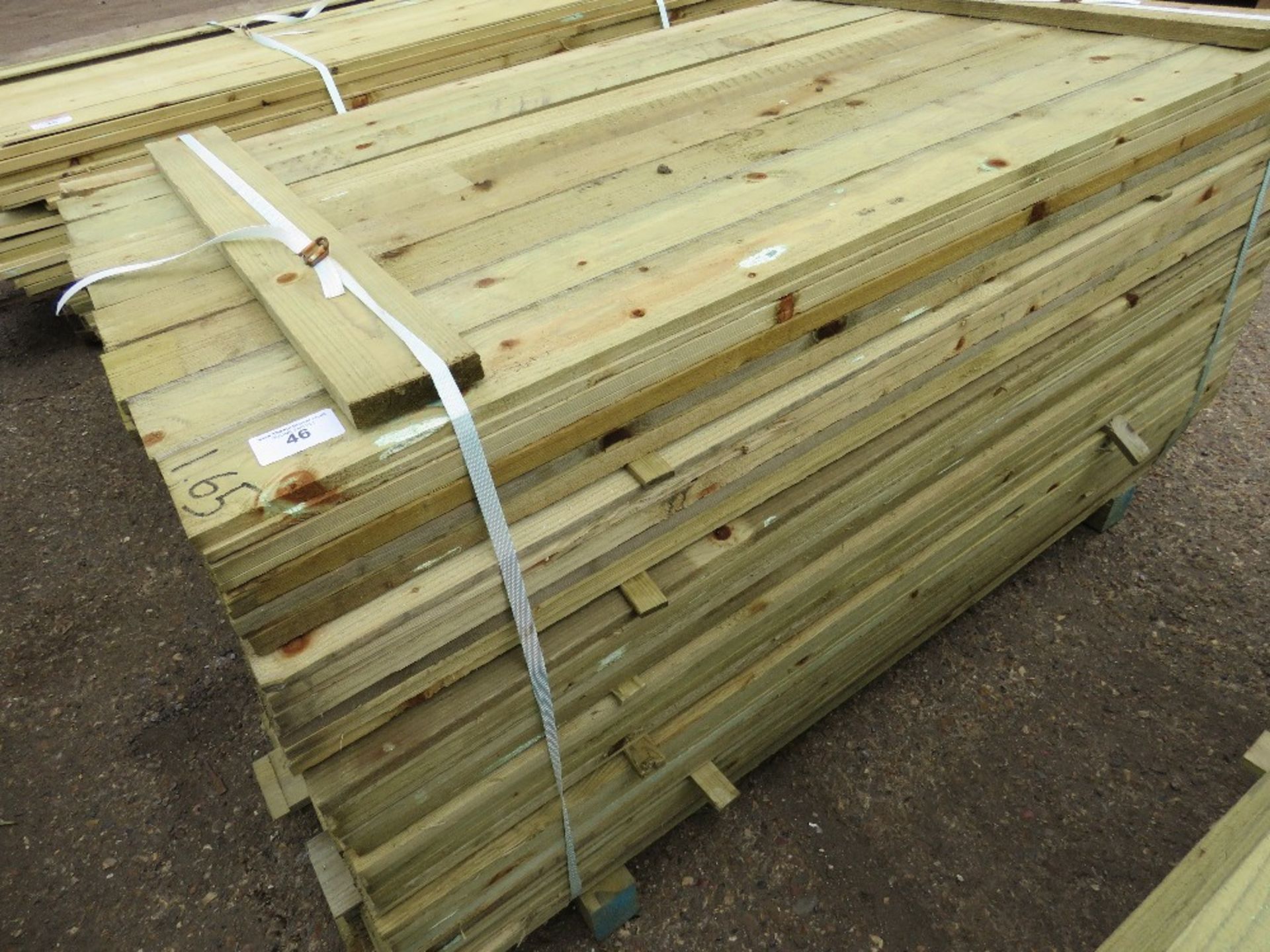 LARGE PACK OF TREATED FEATHER EDGE FENCE CLADDING TIMBER, 1.65M LENGTH X 10CM APPROX.