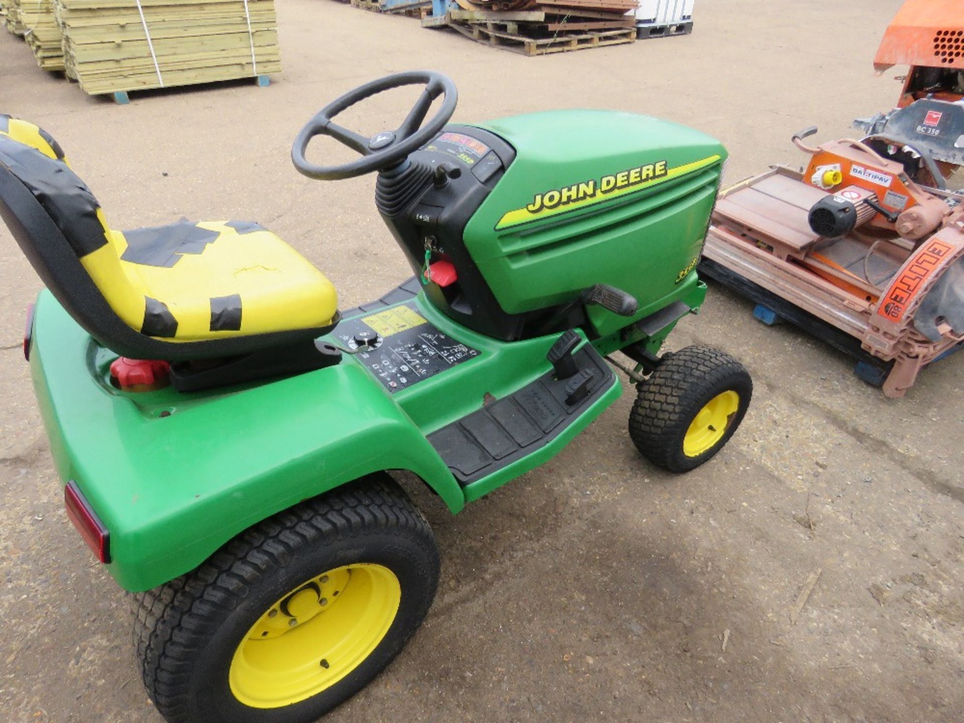 JOHN DEERE 355 diesel ENGINED LAWN TRACTOR, CONDITION UNKNOWN. - Image 3 of 4