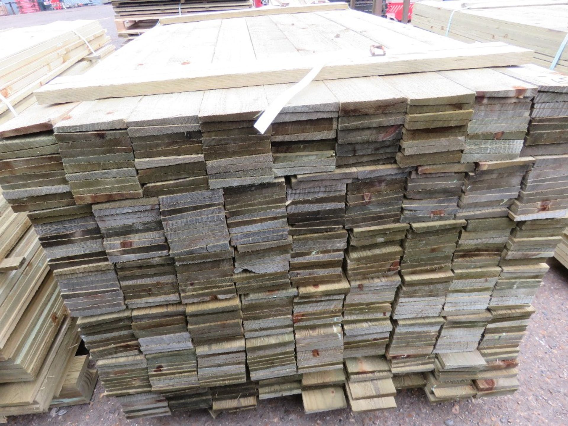 LARGE PACK OF TREATED FEATHER EDGE FENCE CLADDING TIMBER, 1.65M LENGTH X 10CM APPROX. - Image 2 of 2