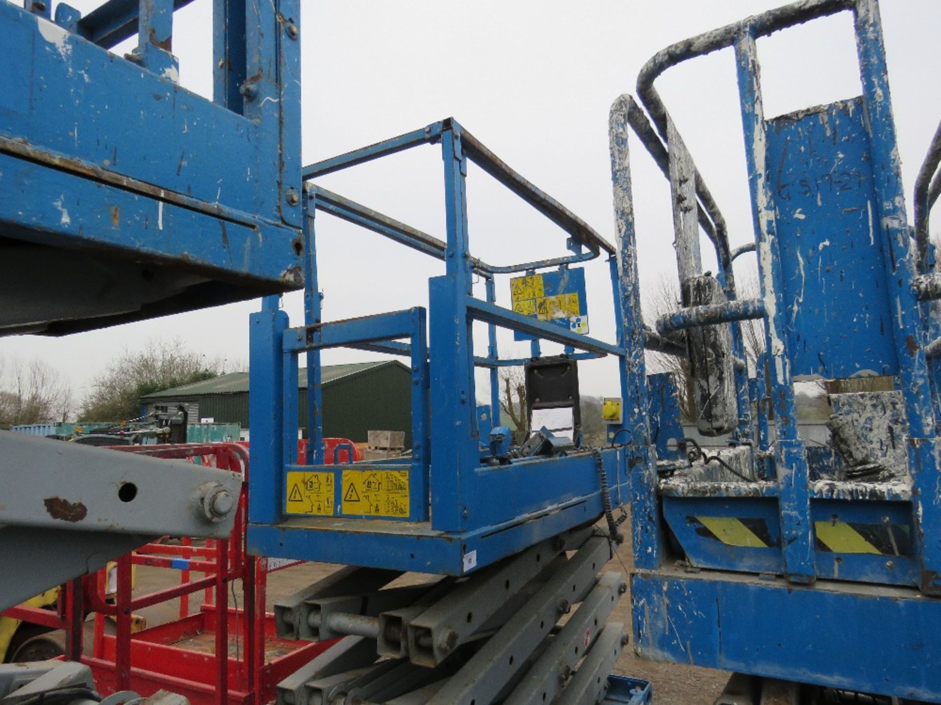 GENIE GS1932 SCISSOR LIFT ACCESS PLATFORM, 7.6M MAX WORKING HEIGHT. SN:GS3006A-83166. YEAR 2006. WH - Image 2 of 4