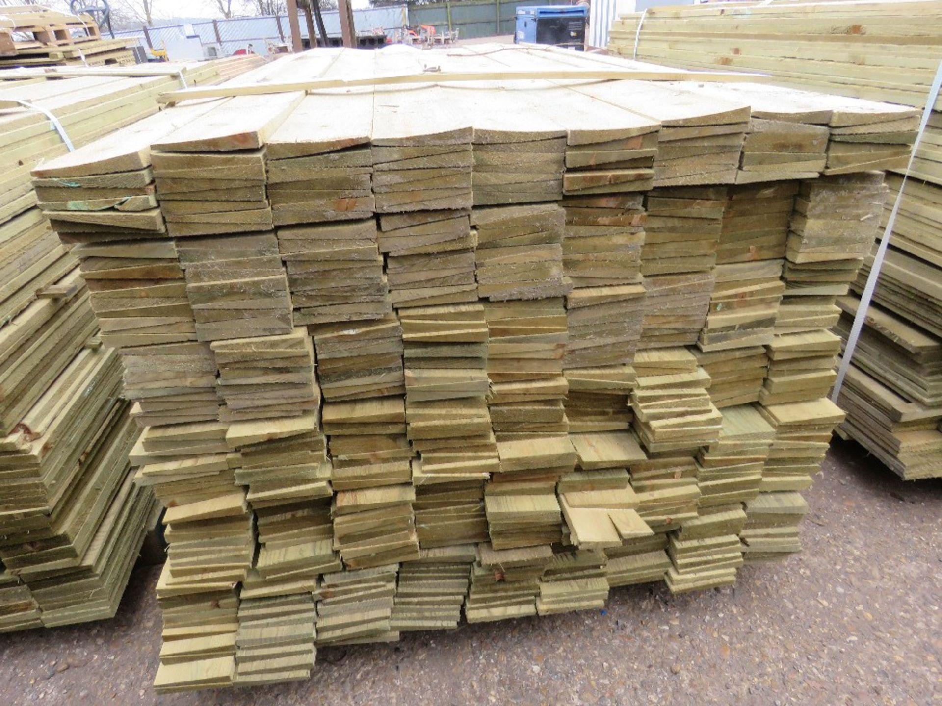 LARGE PACK OF TREATED FEATHER EDGE FENCE CLADDING TIMBER, 1.80M LENGTH X 10CM APPROX. - Image 2 of 2