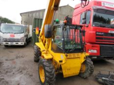 JCB 520-50 COMPACT SIZED TELEHANDLER YEAR 2004. 4063 REC HOURS. WITH FORKS AND A BUCKET. SN:SLP520