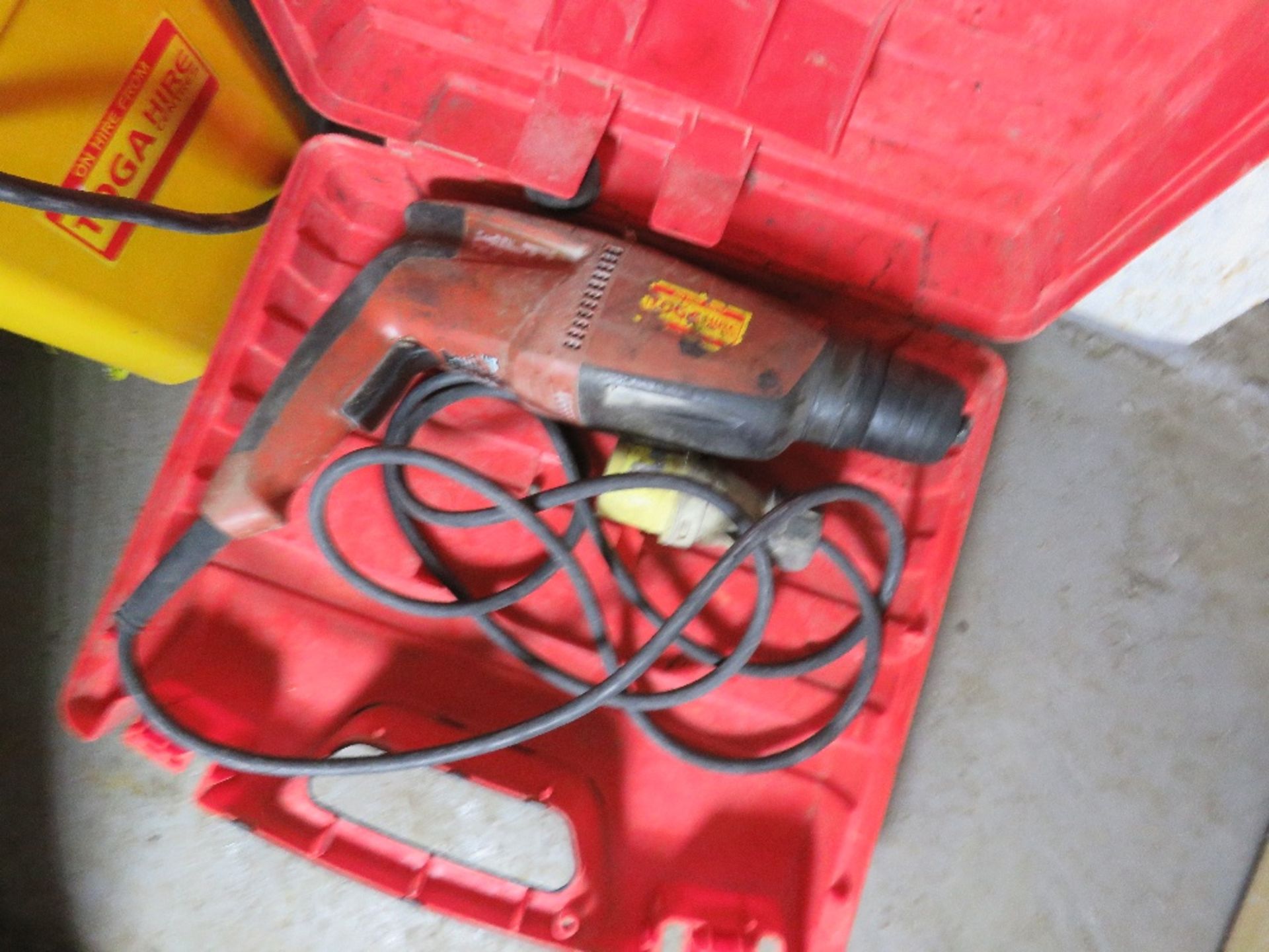 HILTI TE2 DRILL PLUS A TRANSFORMER. UNTESTED, CONDITION UNKNOWN. - Image 3 of 3