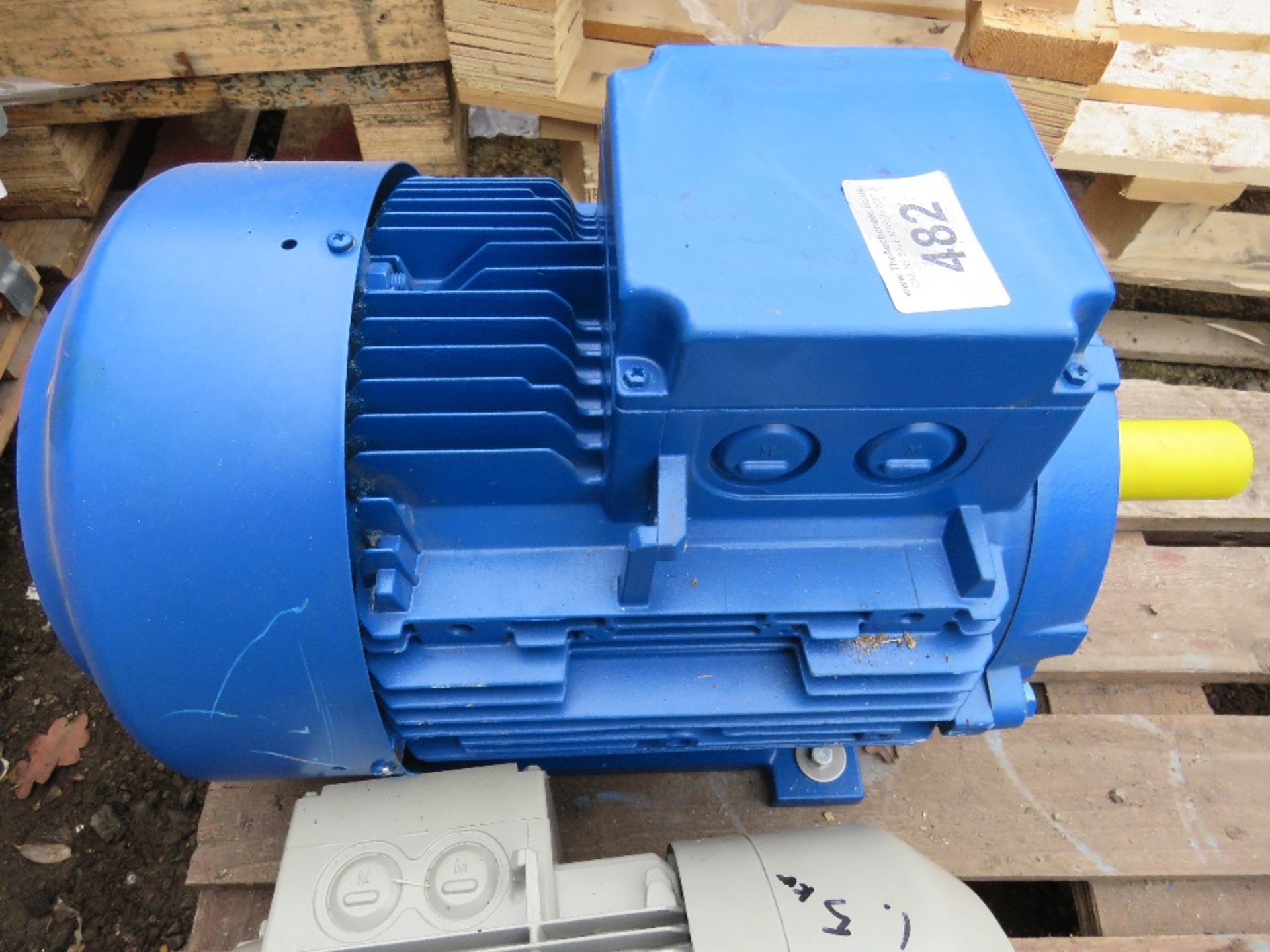 1 X INDUSTRIAL M SERIES 18.5KW RATED ELECTRIC MOTOR, SOURCED FROM DEPOT CLEARANCE.