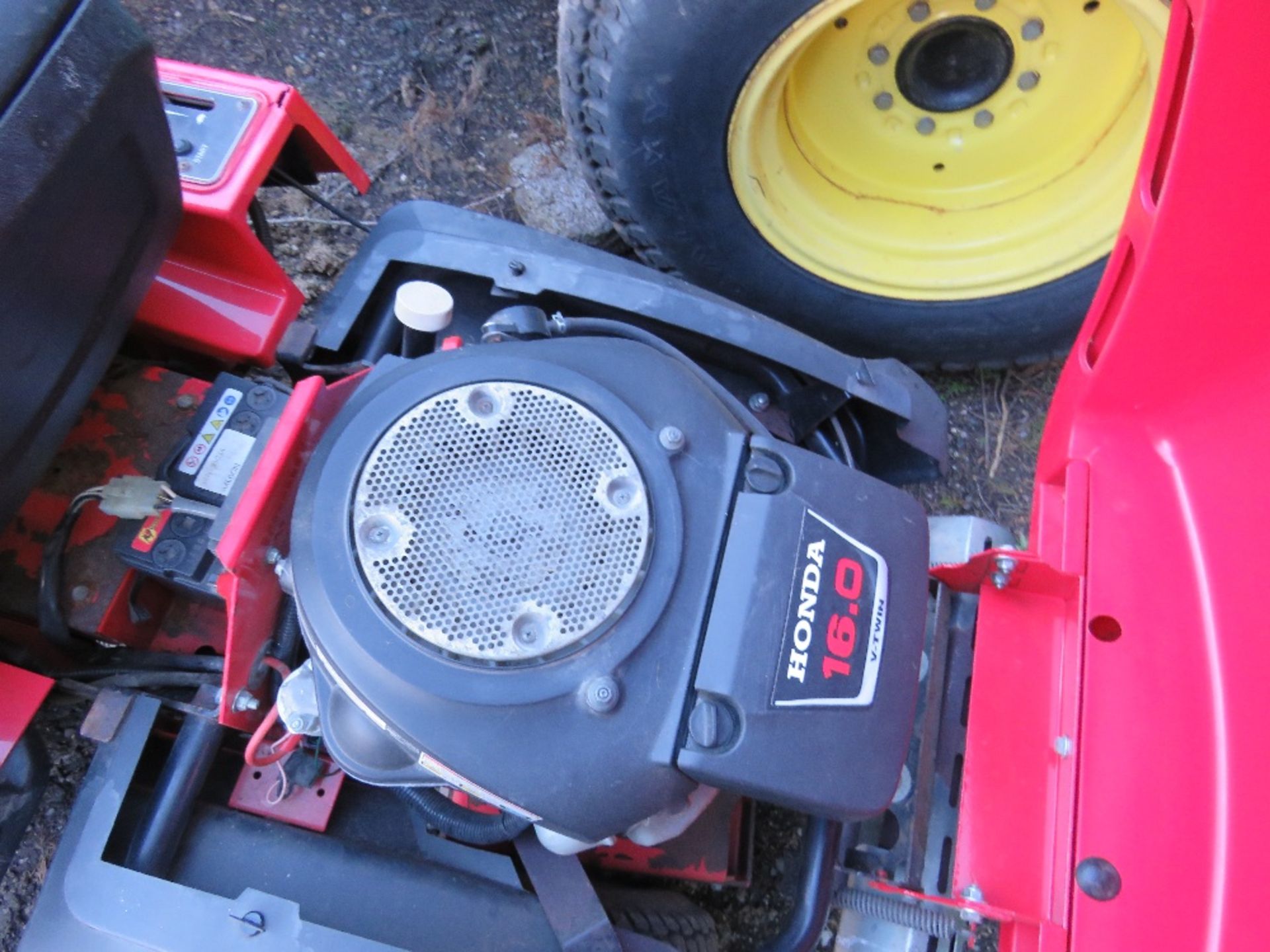 COUNTAX CTX SERIES X16 OUTFRONT RIDE ON MOWER. HONDA 16HP ENGINE. - Image 5 of 6