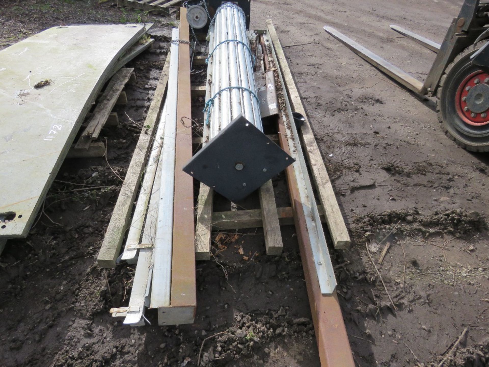 ROLLER SHUTTER DOOR AND FRAME, 8FT OPENING APPROX. INSTALLED BUT NEVER USED. - Image 3 of 4