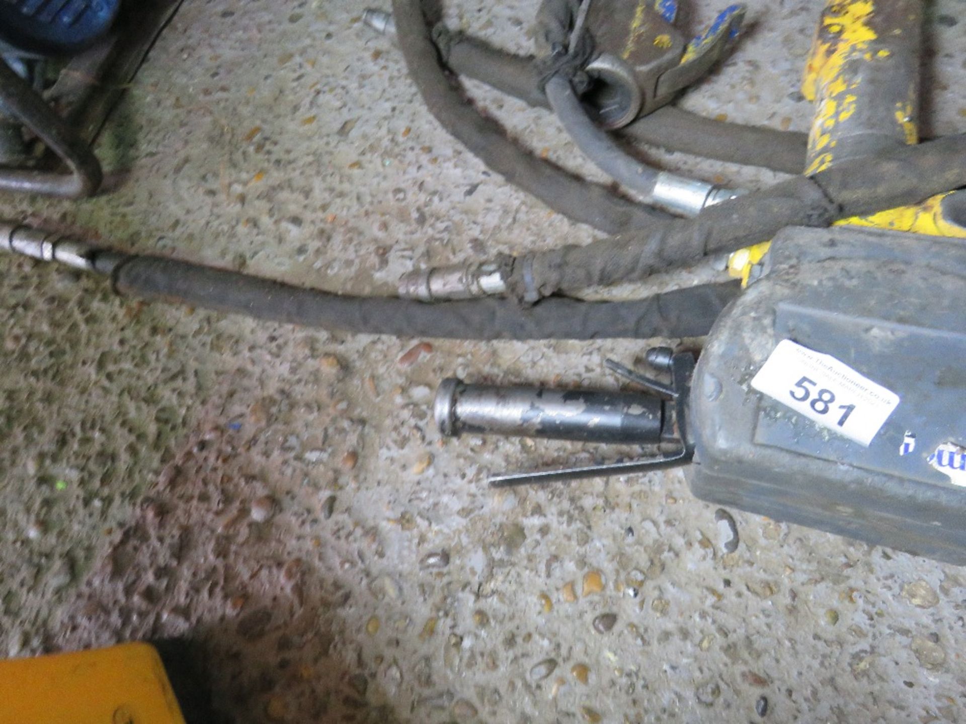 ATLAS COPCO HYDRAULIC BREAKER GUN. WAS WORKING WHEN RECENTLY REPLACED WITH JCB UNIT. - Image 2 of 2