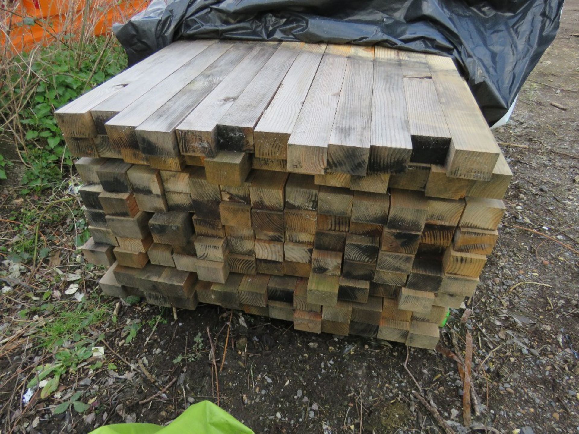 LARGE PACK OF APPROXIMATELY 100NO TIMBER POSTS, 2.7M X 7CM X 5.5CM APPROX. - Image 2 of 3