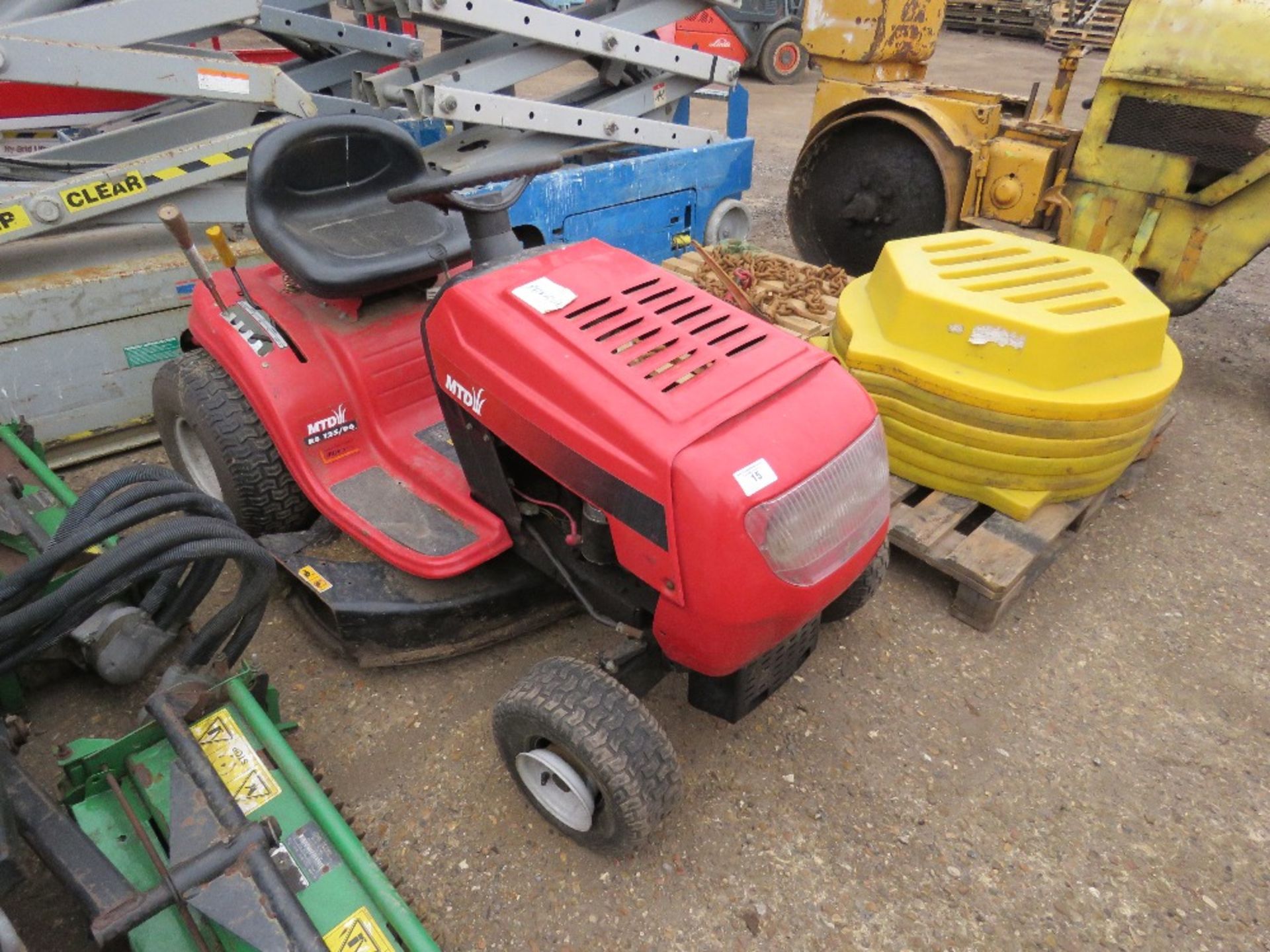 MTD RS125/96 RIDE ON MOWER. UNTESTED.