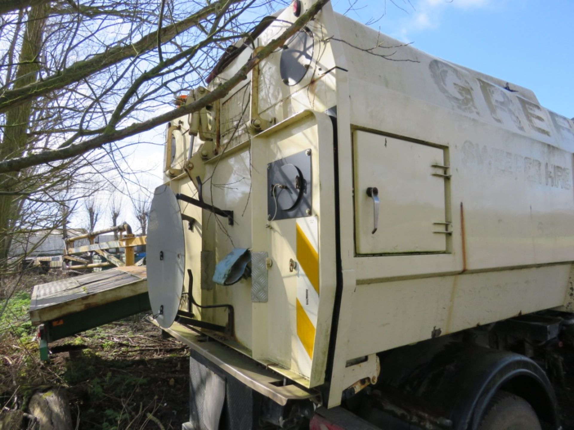 DAF FA45.150 SCARAB ROAD SWEEPER, REG:FJ56 VXO. WHEN TESTED WAS SEEN TO RUN AND DRIVE ON GEARS AND H - Image 9 of 14