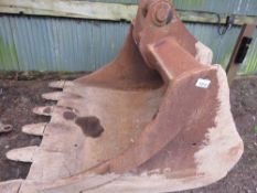 LARGE EXCAVATOR DIGGING BUCKET ON 80MM PINS, 5FT WIDTH APPROX. WAS PREVIOUSLY USED ON HITACHI ZX210.