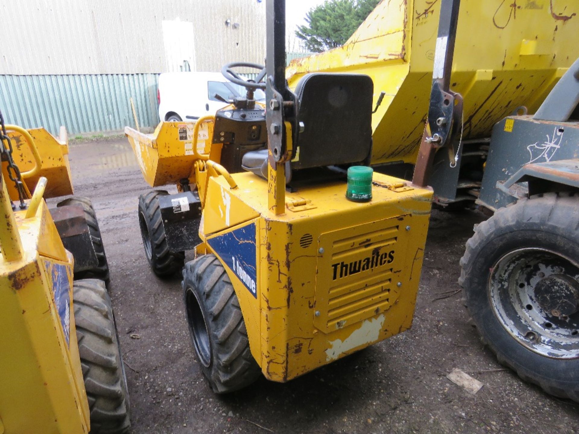 THWAITES 1 TONNE HIGH TIP DUMPER, YEAR 2004. 2776 REC HOURS. SN: SLCMZ01ZZ402A5433. - Image 3 of 8