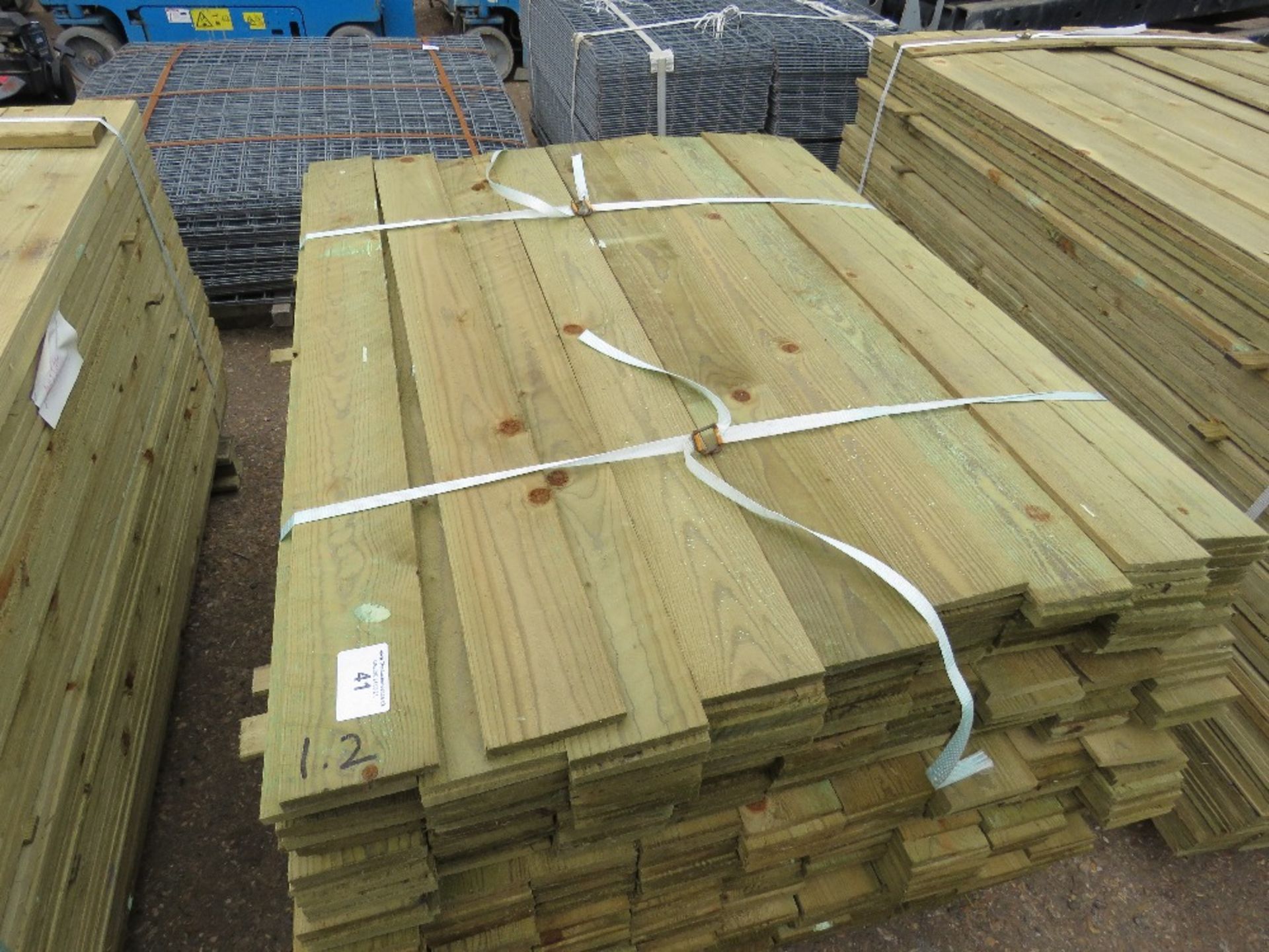 LARGE PACK OF TREATED FEATHER EDGE FENCE CLADDING TIMBER, 1.20M LENGTH X 10CM APPROX.