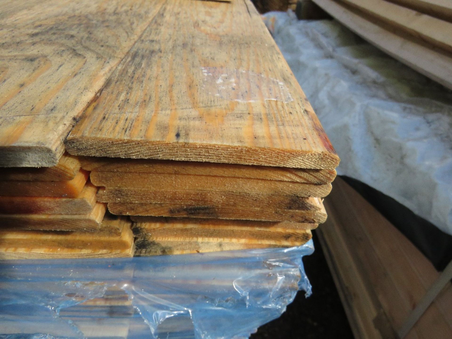 PACK OF UNTREATED THIN CLADDING TIMBER 1.75M X 9.5CM WIDTH APPROX. - Image 2 of 3