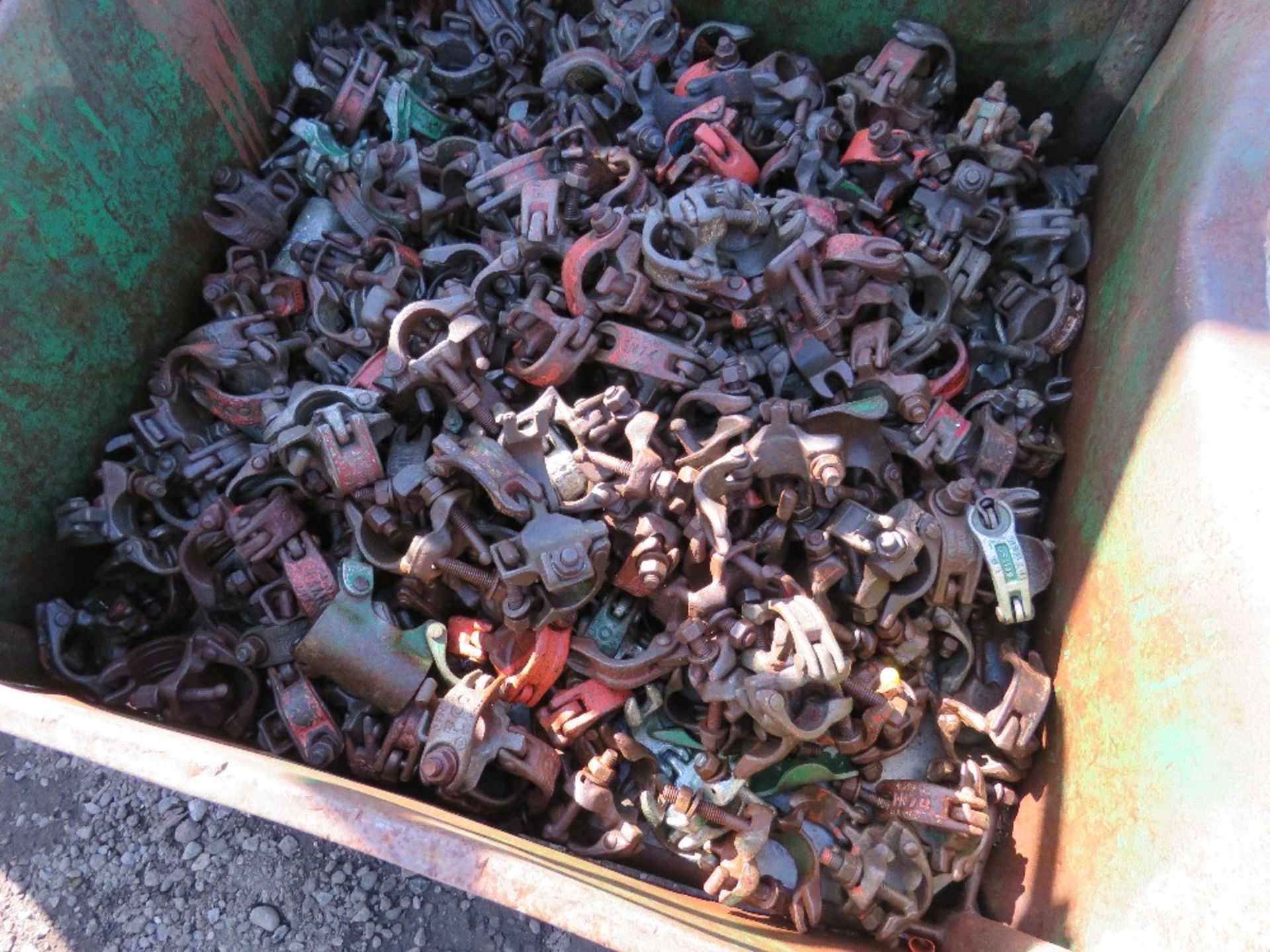 STILLAGE CONTAINING APPROXIMATELY 205 SCAFFOLD CLIPS. - Image 2 of 4