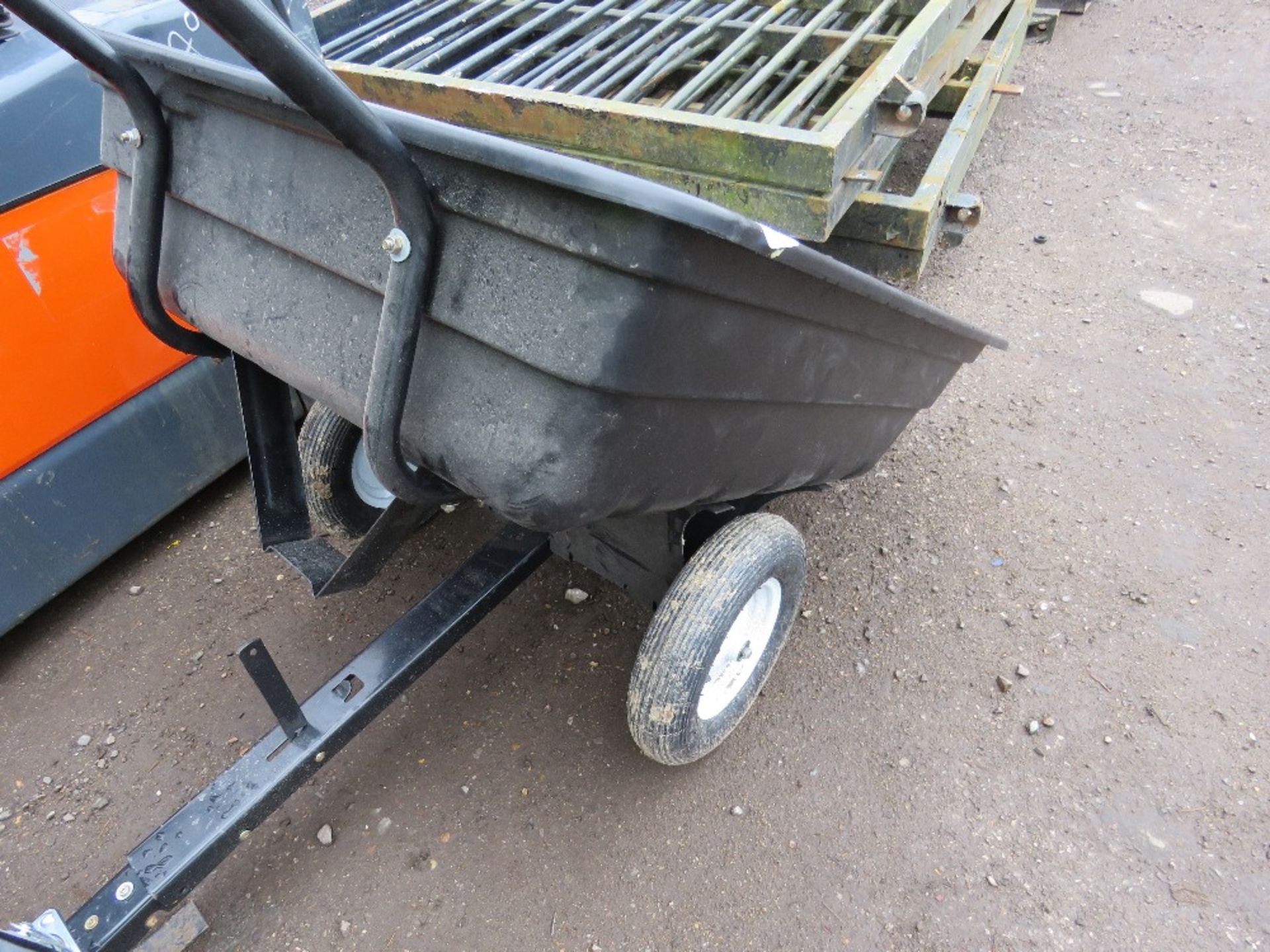 TIPPING TRAILER FOR GARDEN TRACTOR, LITTLE USED. - Image 5 of 6