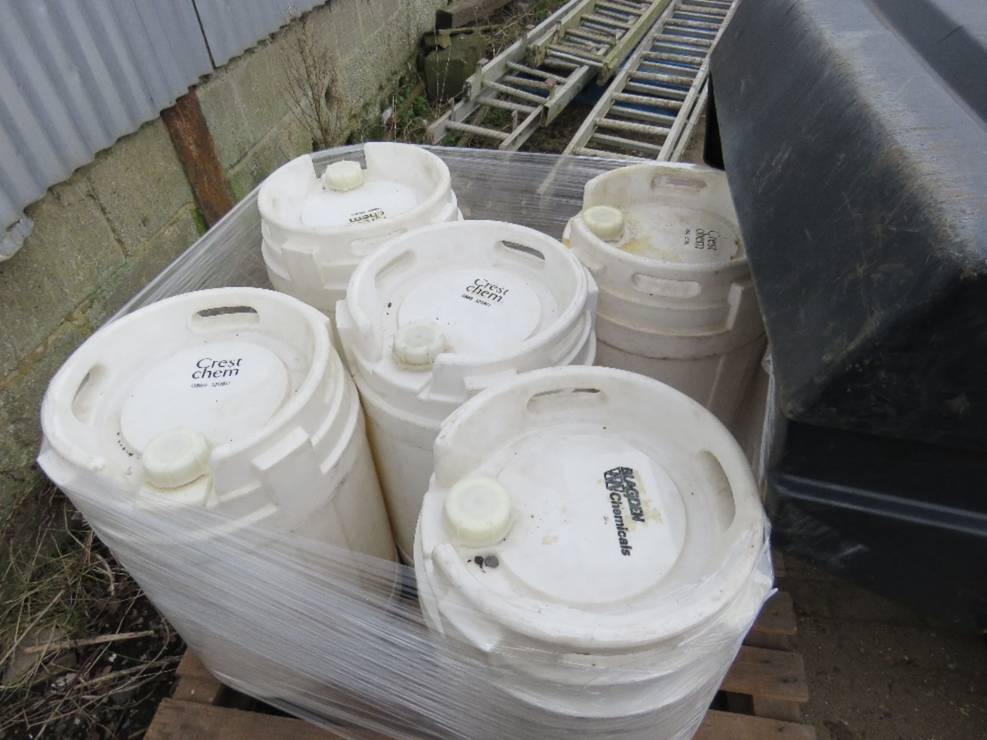 5 X 40LITRE HEAVY DUTY CARBOYS CONTAINERS.