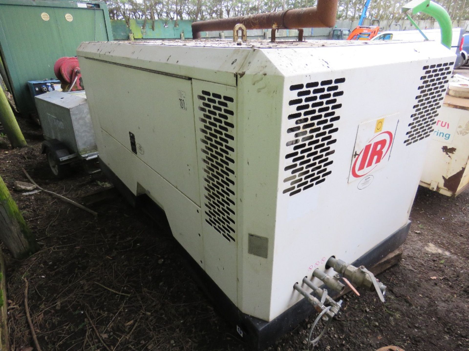 INGERSOLL RAND 8.6 BAR RATED COMPRESSOR. JOHN DEERE ENGINE. YEAR 2004. MODEL: R1300F7170. DIRECT FRO - Image 3 of 6