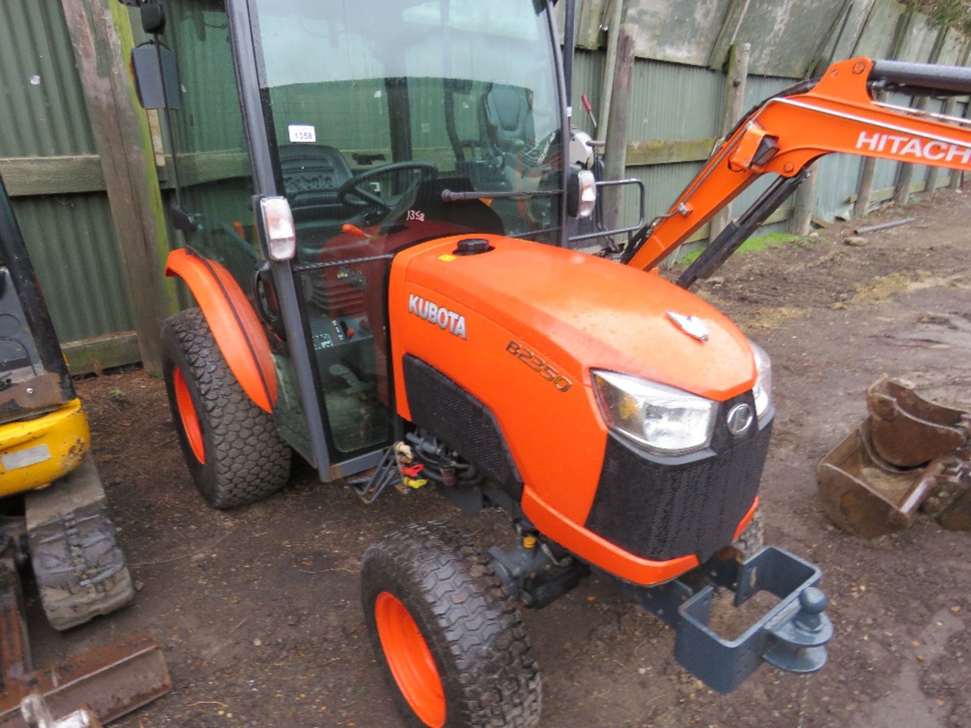 KUBOTA B2350 4WD CABBED COMPACT TRACTOR, 958 REC HOURS. REG:SP16 CNX WITH V5.