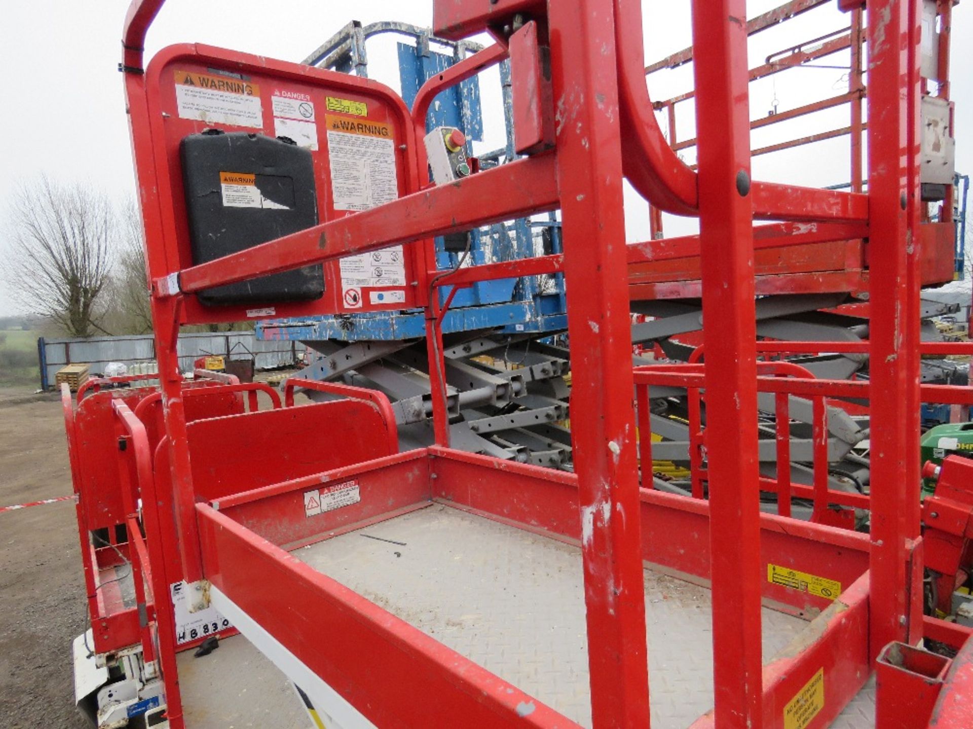 HYBRID HB830 SCISSOR LIFT ACCESS PLATFORM, 14FT MAX WORKING HEIGHT. SN:E0510228. - Image 2 of 2