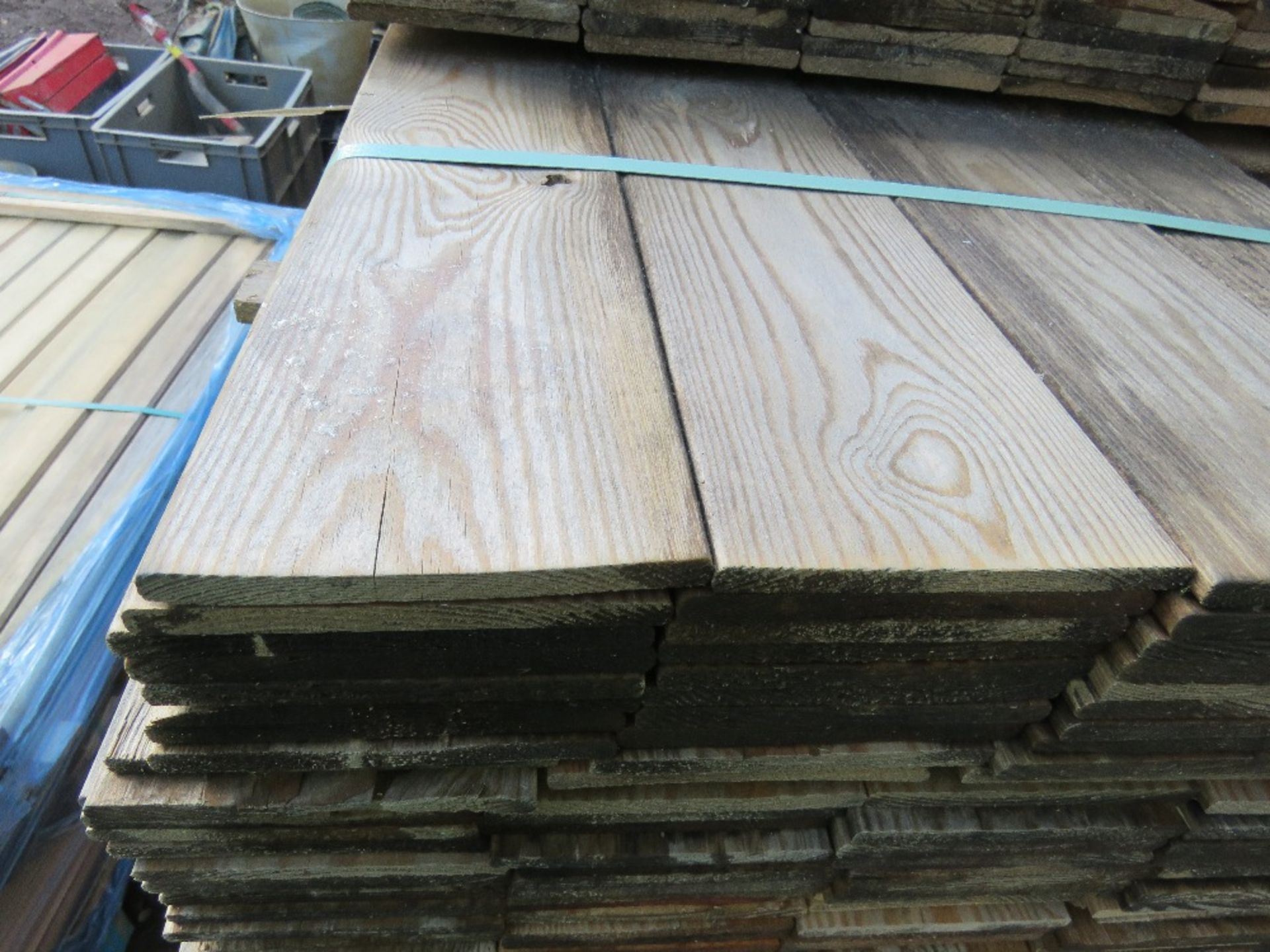 THIN TIMBER CLADDING BOARDS 1.44-1.75M LENGTH APPROX X 9.5CM WIDTH. - Image 3 of 3