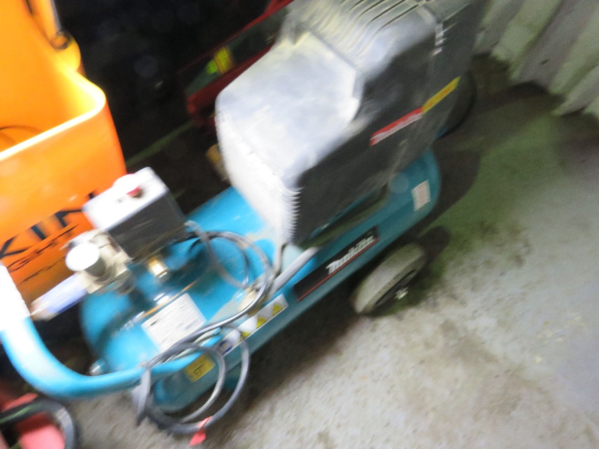 MAKITA 110VOLT MINI COMPRESSOR. UNTESTED, CONDITION UNKNOWN. - Image 2 of 3