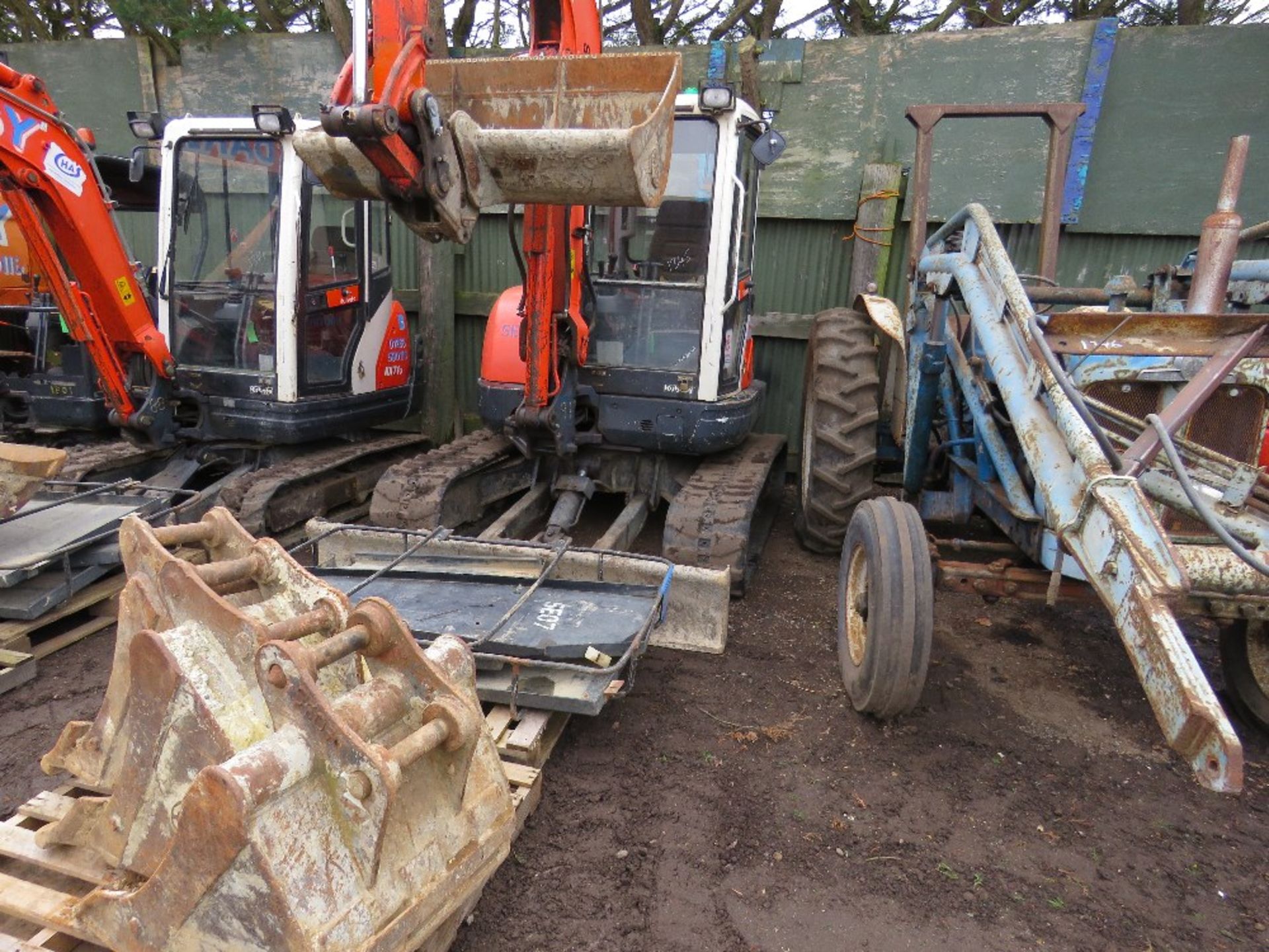 KUBOTA KX161-3a 5 TONNE RUBBER TRACKED EXCAVATOR, YEAR 2007 . SHOWING 718 REC HOURS??. CAB GUARDS. - Image 2 of 13