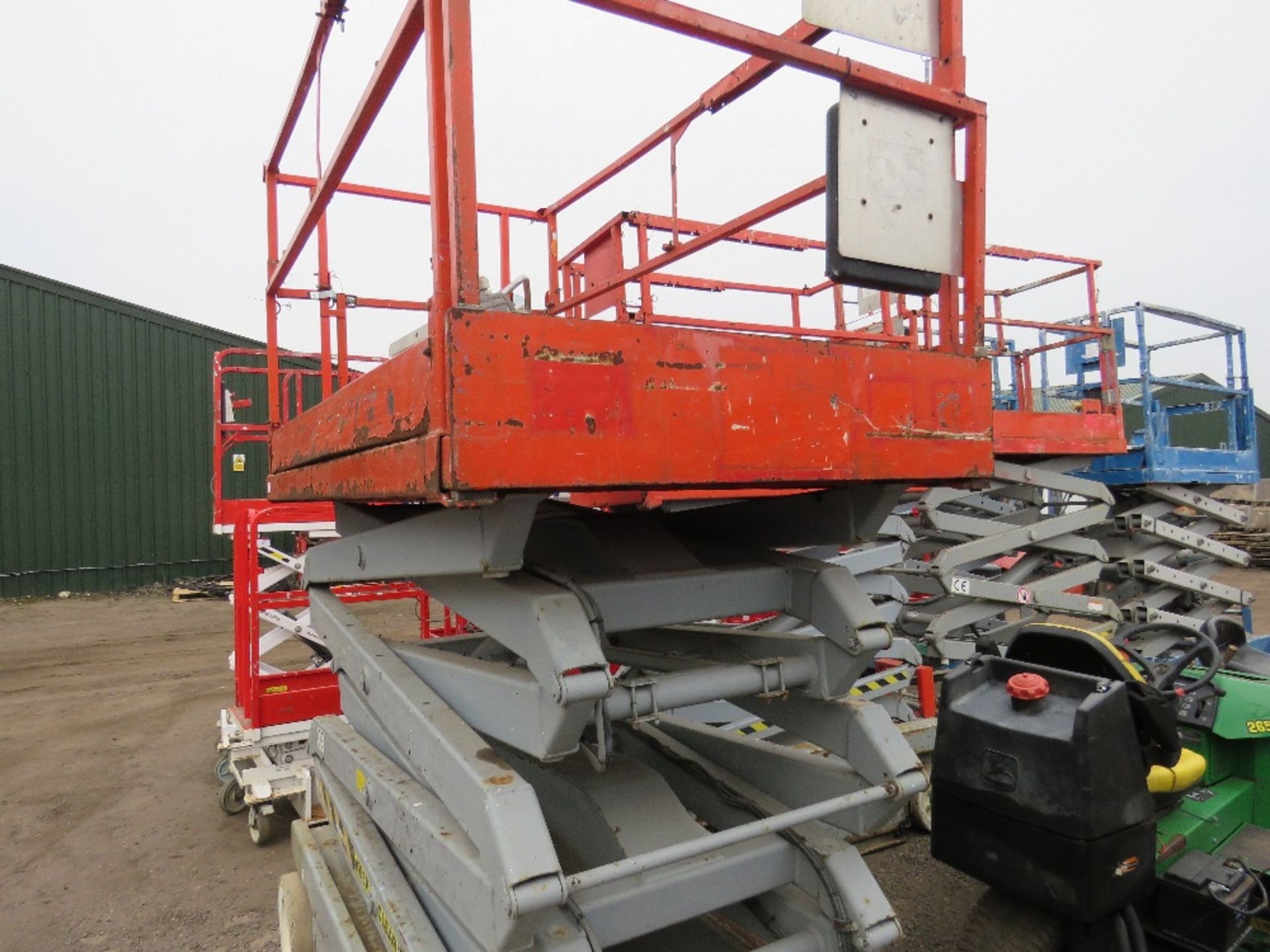 SKYJACK SJ4626 SCISSOR LIFT ACCESS PLATFORM, YEAR 2003. SN:709411. WHEN TESTED WAS SEEN TO DRIVE, ST - Image 2 of 3