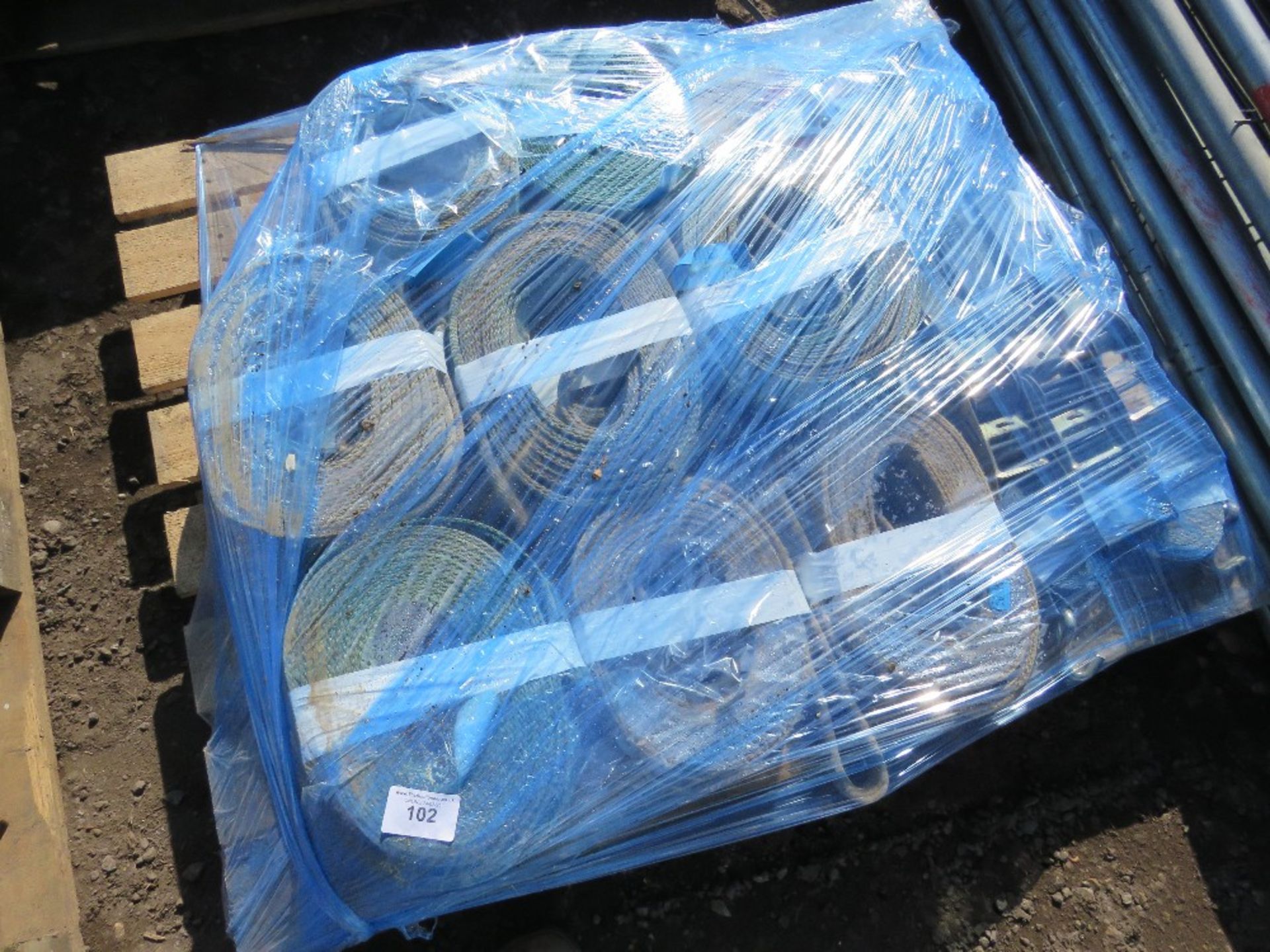 PALLET OF ASSORTED STRAPS AND SLINGS.