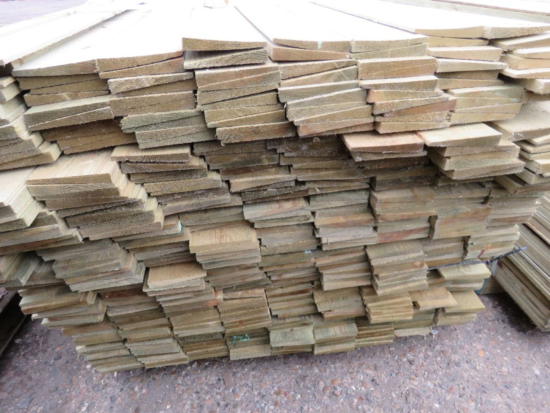 LARGE PACK OF TREATED FEATHER EDGE FENCE CLADDING TIMBER, 1.80M LENGTH X 10CM APPROX. - Image 2 of 2