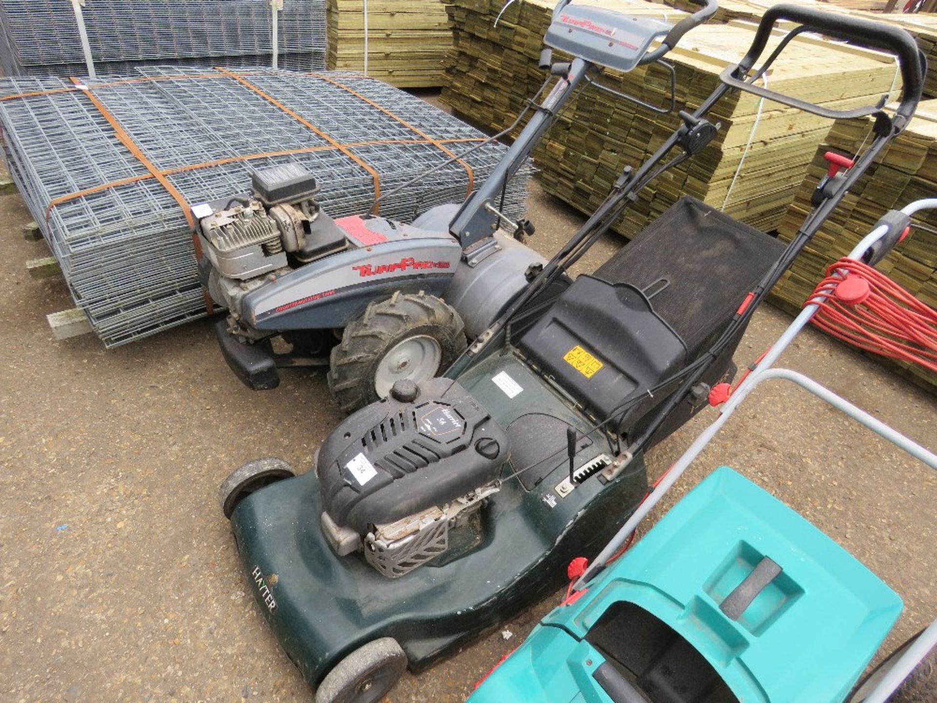 HAYTER HARRIER 56 MOWER WITH COLLECTOR. WHEN TESTED WAS SEEN TO RUN, DRIVE AND BLADES TURNED. - Image 2 of 2