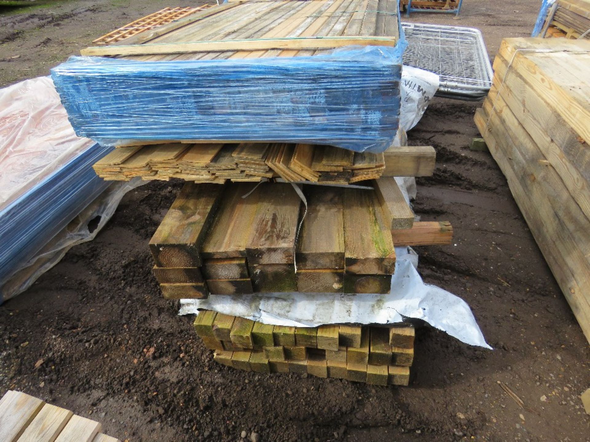 STACK OF MIXED FENCE CLADDING BOARDS ETC. - Image 2 of 4