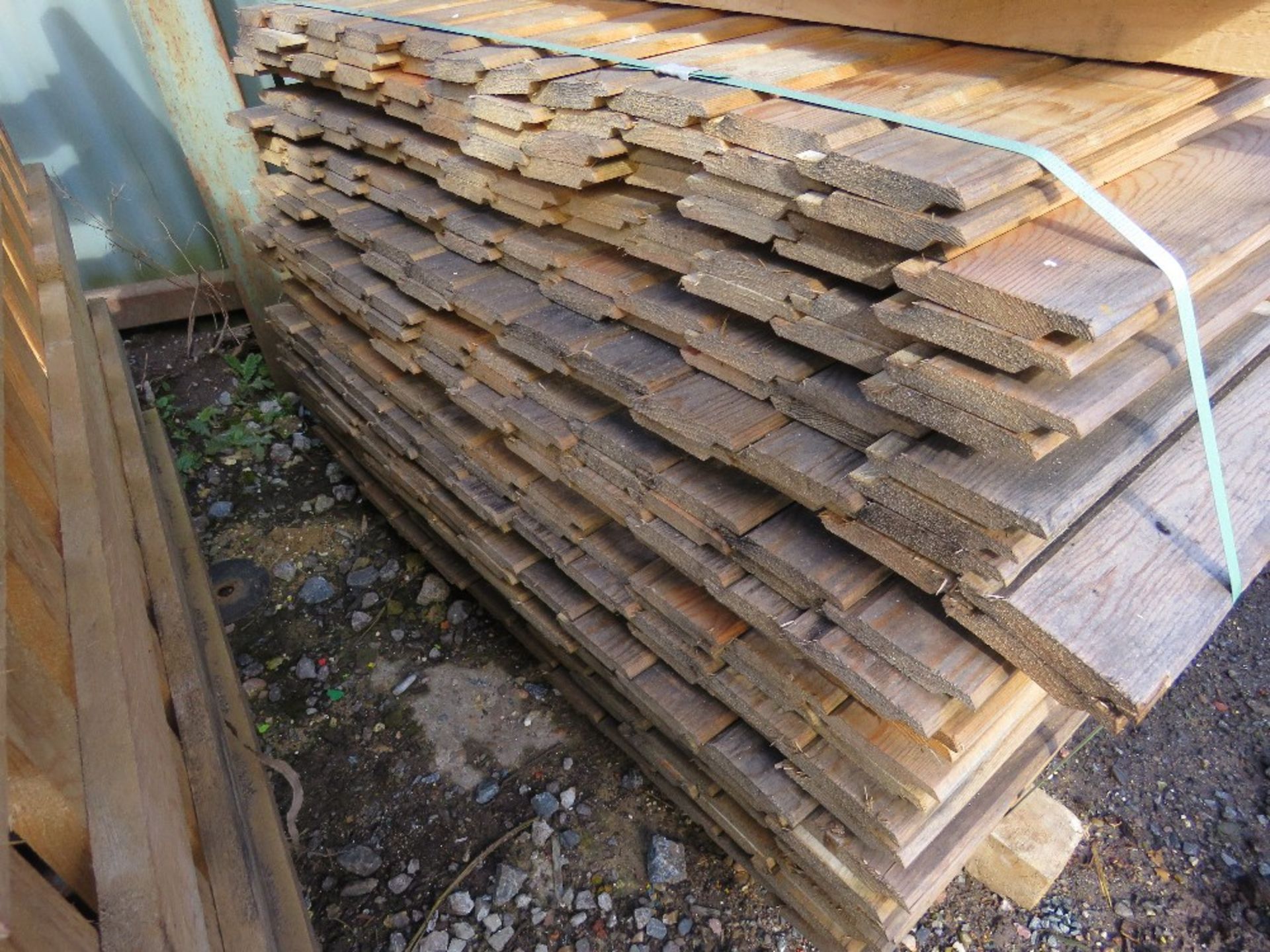 PACK OF UNTREATED SHIPLAP CLADDING TIMBER 1.83M X 10CM WIDTH APPROX. - Image 2 of 3