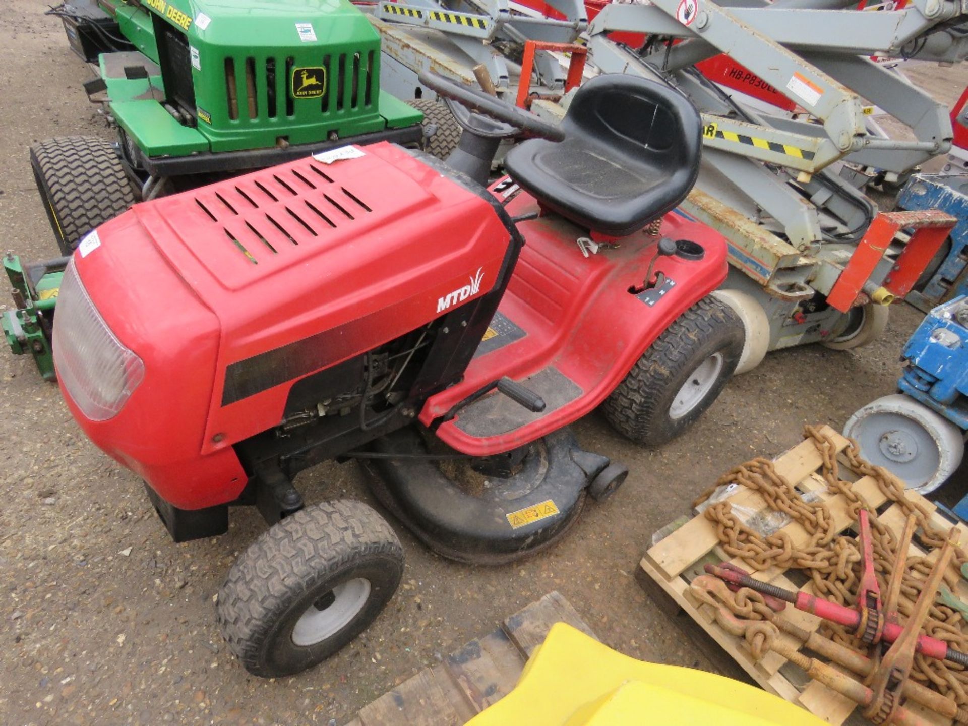 MTD RS125/96 RIDE ON MOWER. UNTESTED. - Image 2 of 3