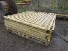 PALLET OF 10 X MIXED FENCING PANELS.