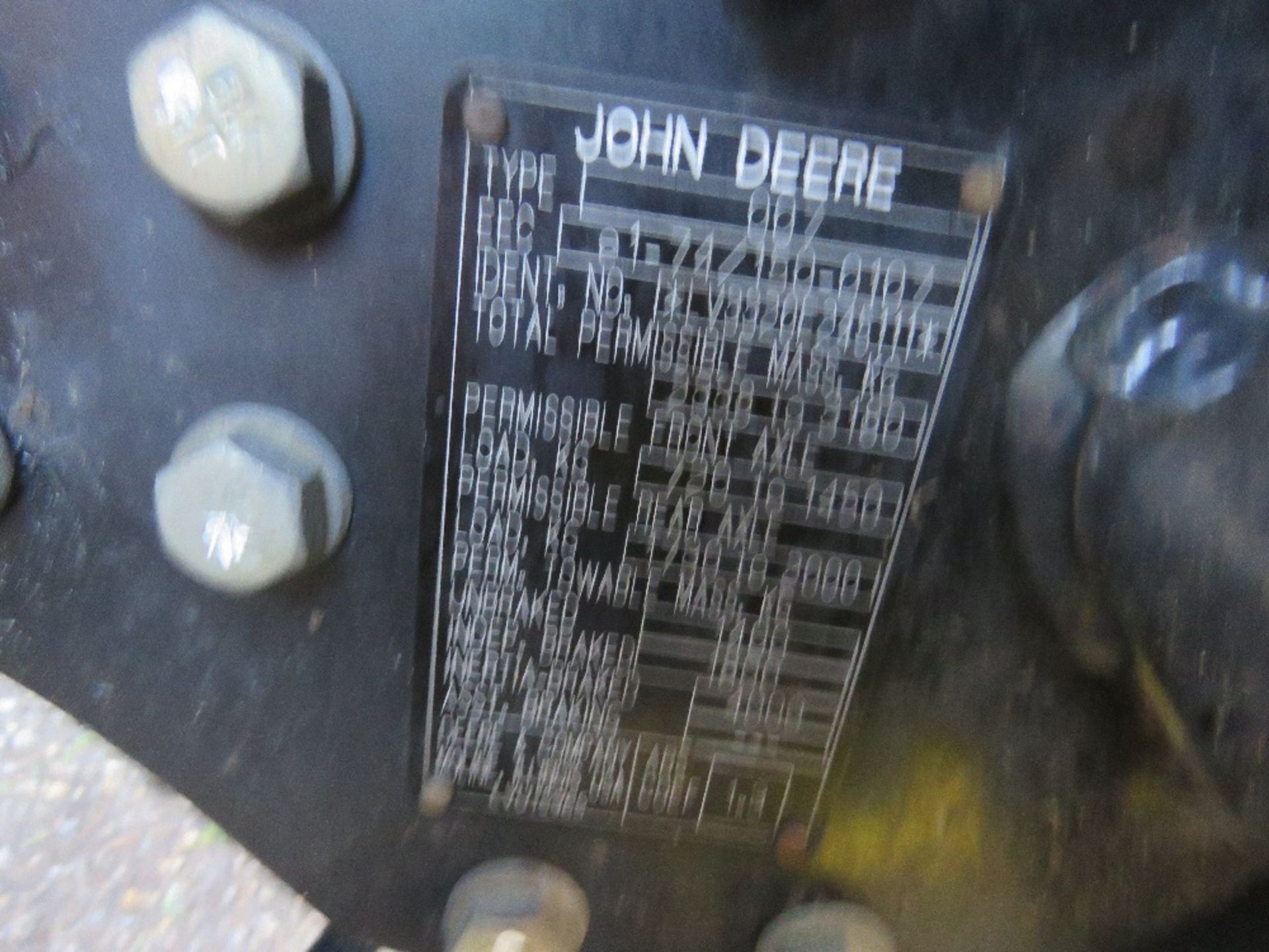 JOHN DEERE 3320 4WD COMPACT TRACTOR, YEAR 2006 REGISTERED, ENGINE NEEDS ATTENTION. REG:YJ06 WVT - Image 3 of 8