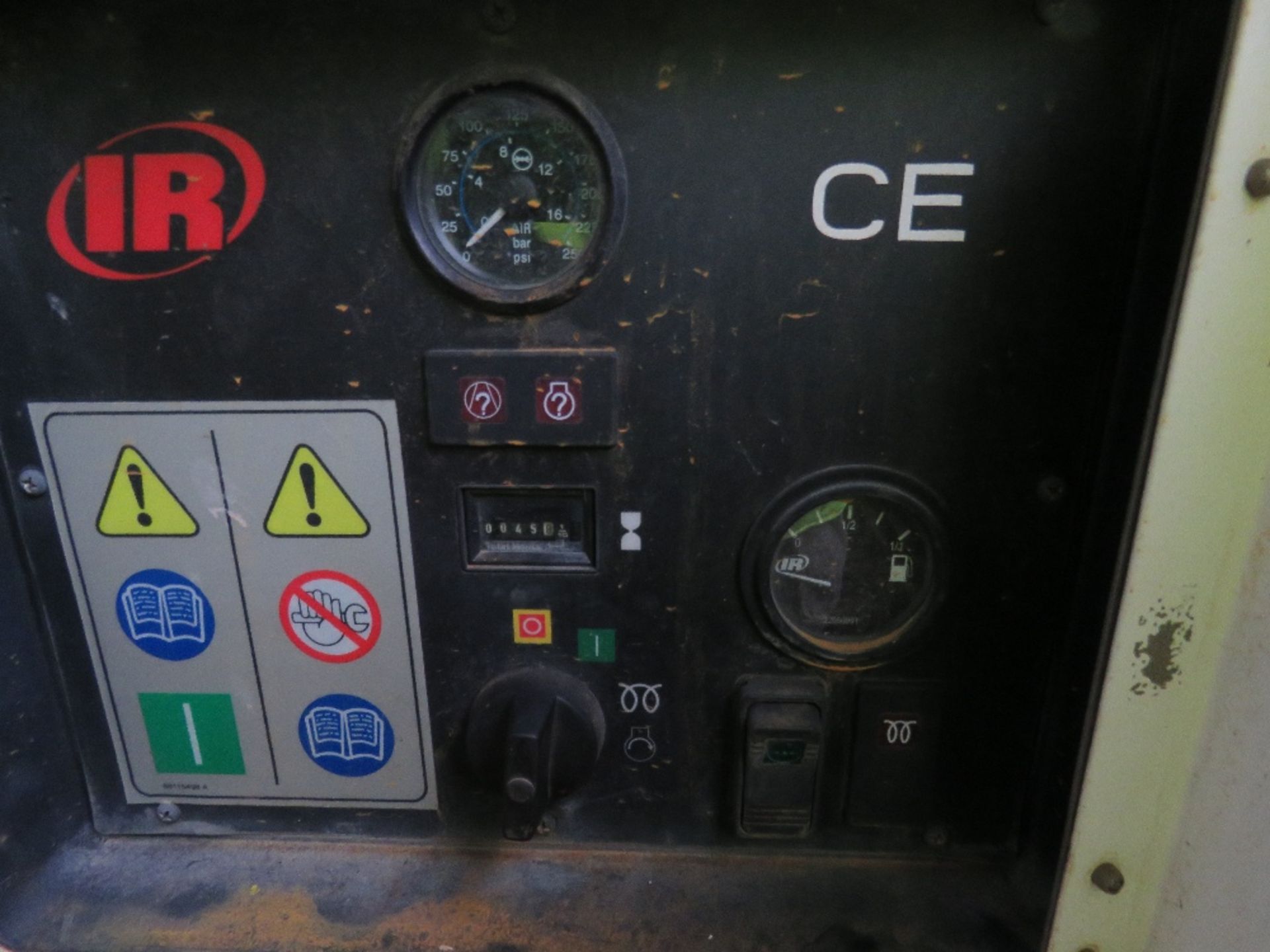 INGERSOLL RAND 8.6 BAR RATED COMPRESSOR. JOHN DEERE ENGINE. YEAR 2004. MODEL: R1300F7170. DIRECT FRO - Image 2 of 6