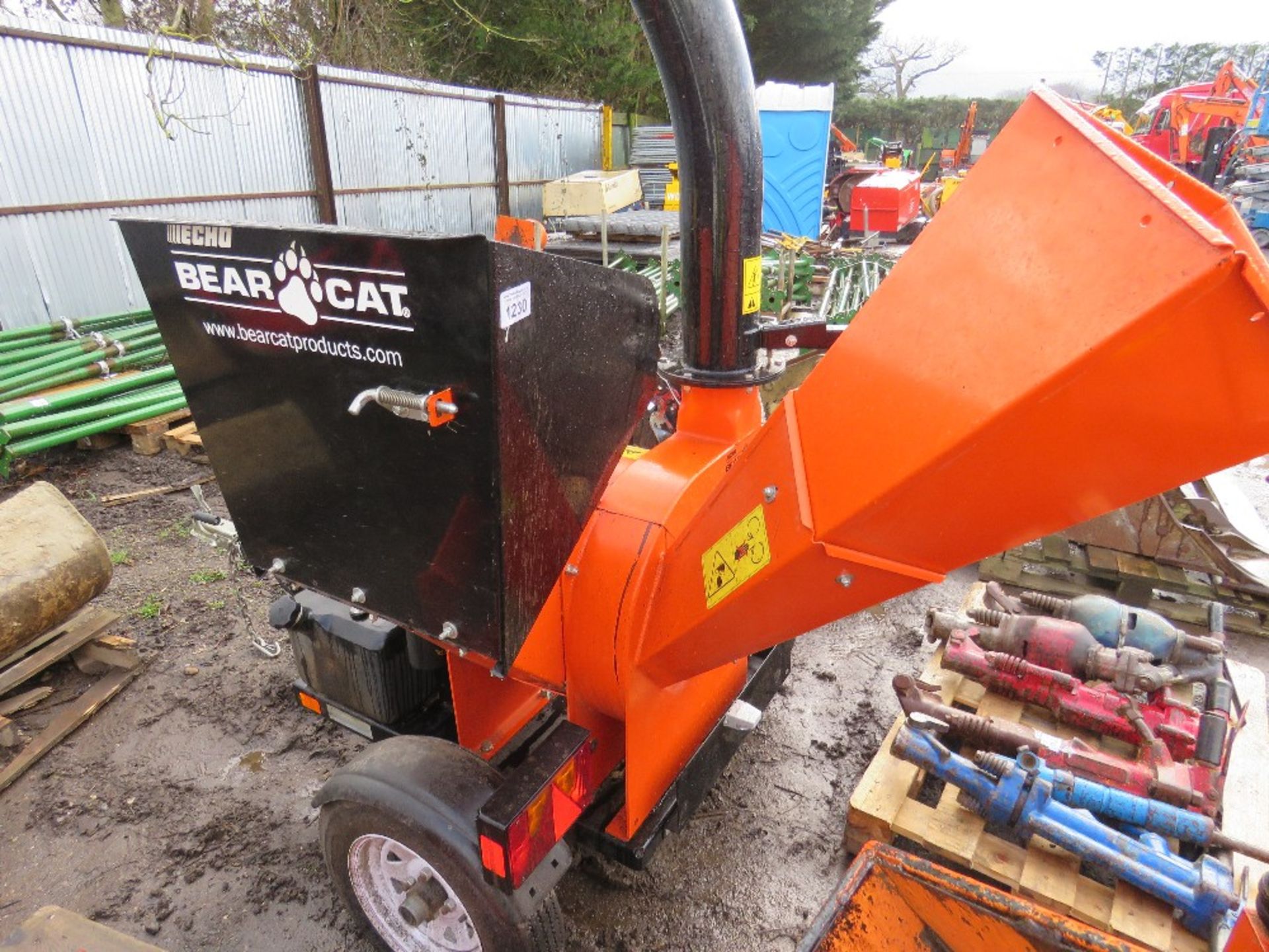 BEARCAT SC5720B TOWED SHREDDER UNIT YEAR 2012, WITH SPARE BLADES ETC.