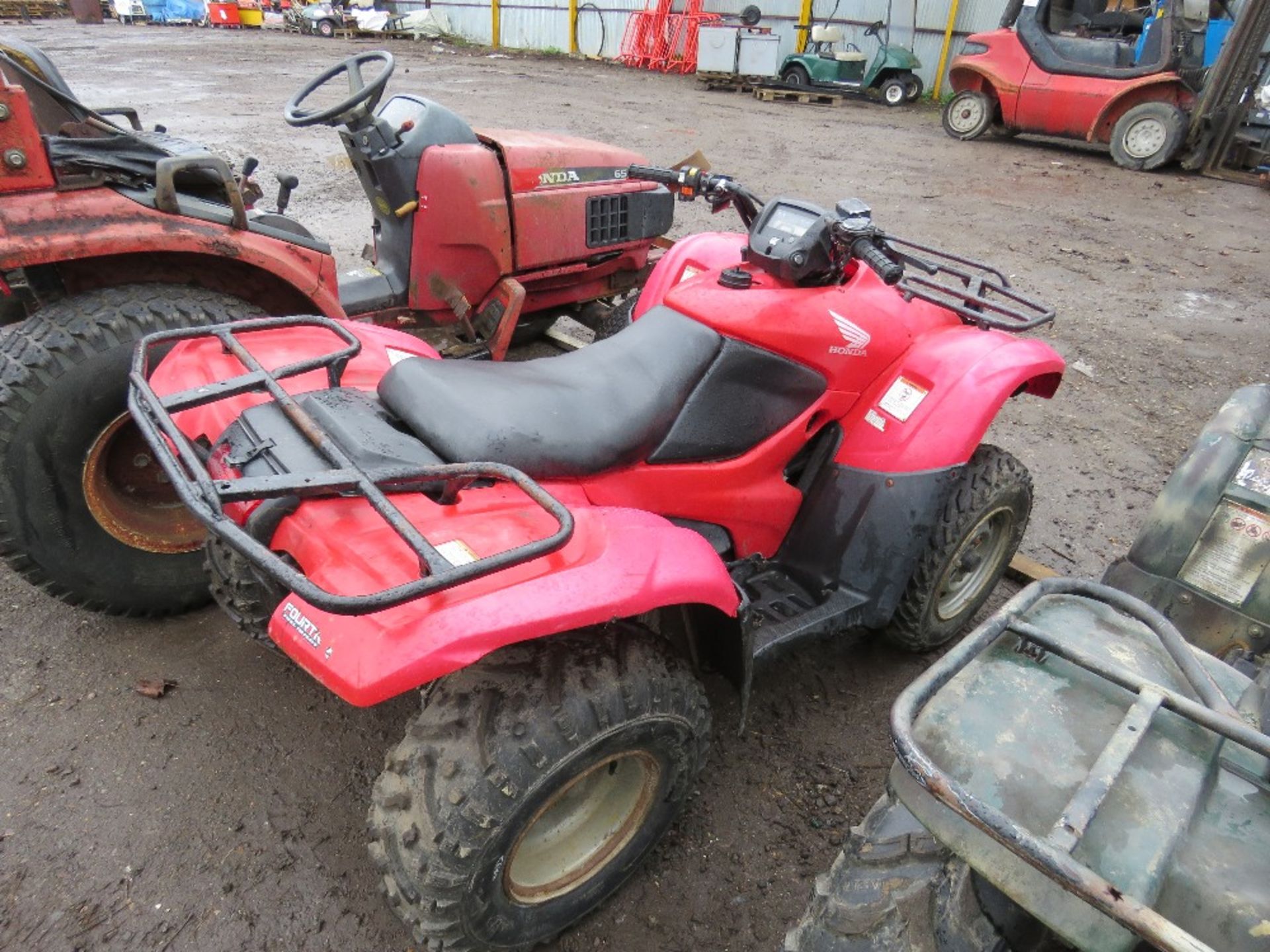 HONDA FOURTRAK 400 QUAD BIKE, YEAR 2003 APPROX. WHEN TESTED WAS SEEN TO RUN, DRIVE AND BRAKE. - Image 4 of 5