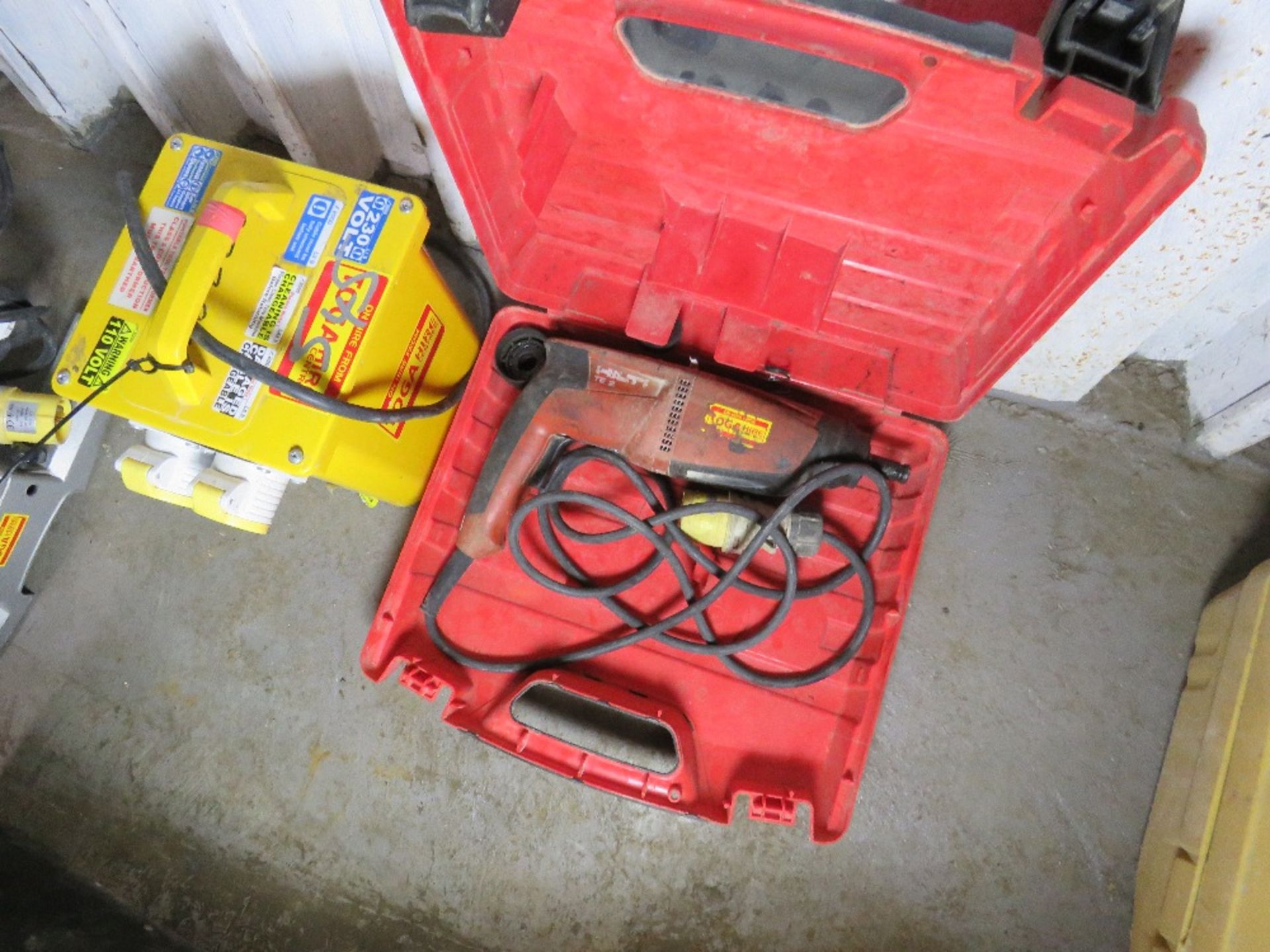 HILTI TE2 DRILL PLUS A TRANSFORMER. UNTESTED, CONDITION UNKNOWN.