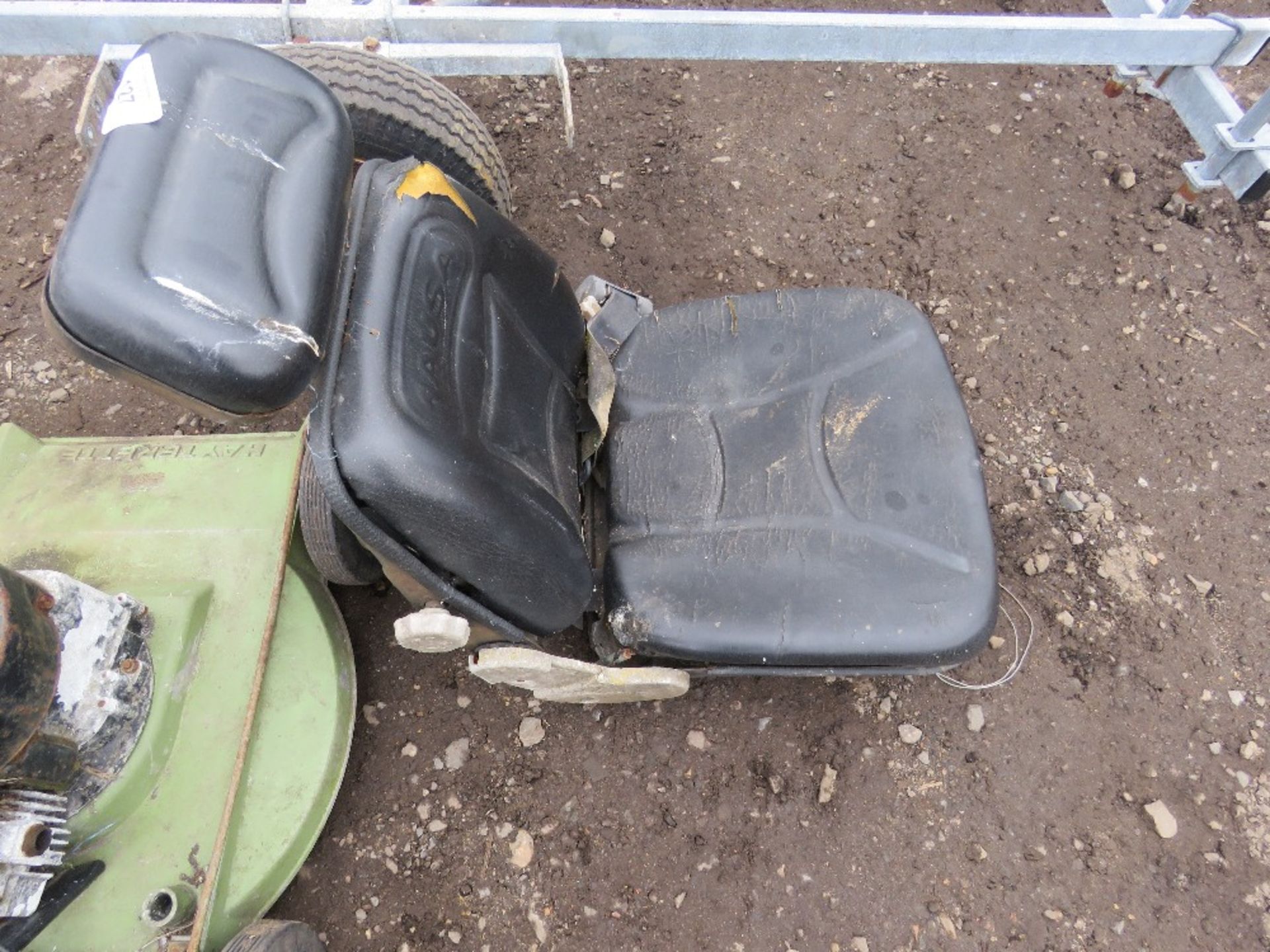 AUSA MACHINE/DUMPER SEAT.