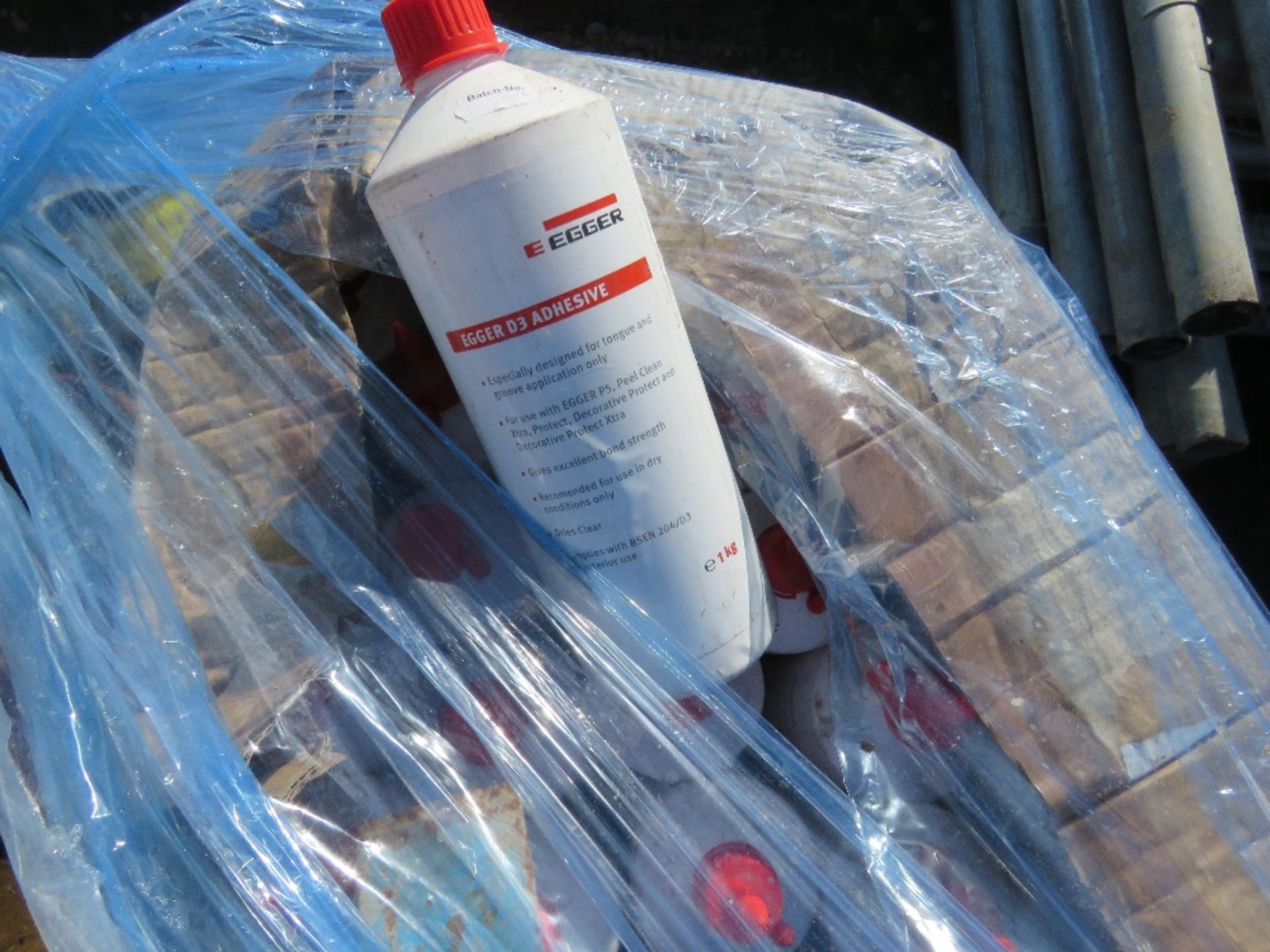 PALLET OF GLUES AND OTHER CONSTRUCTION RELATED ITEMS. - Image 2 of 6