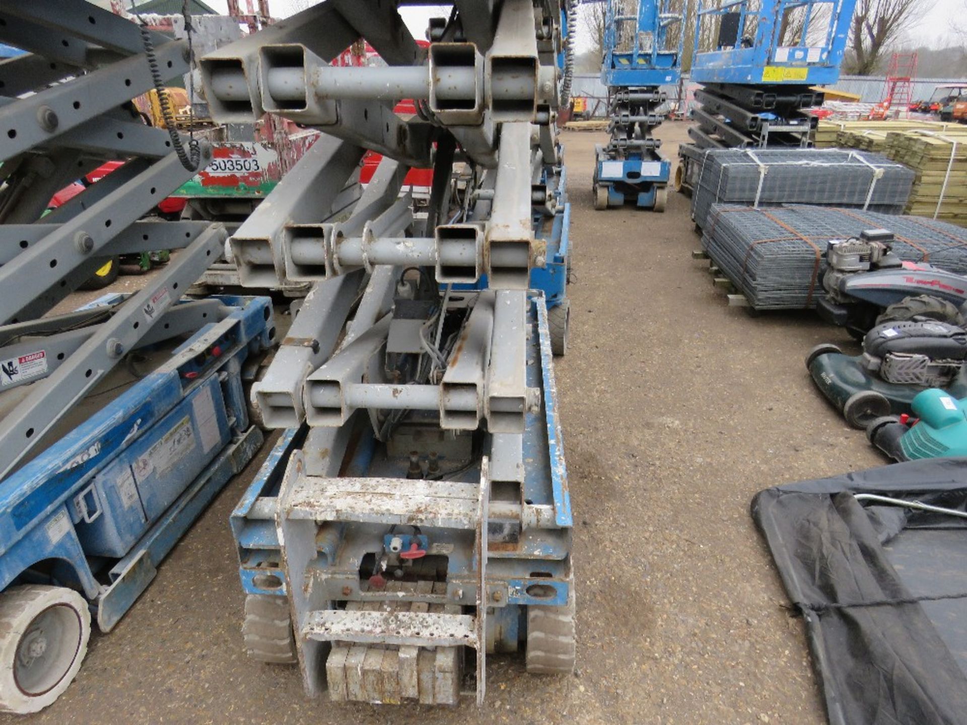 GENIE GS1932 SCISSOR LIFT ACCESS PLATFORM, 7.6M MAX WORKING HEIGHT. SN:GS3004-65322. YEAR 2004. WHE - Image 3 of 4