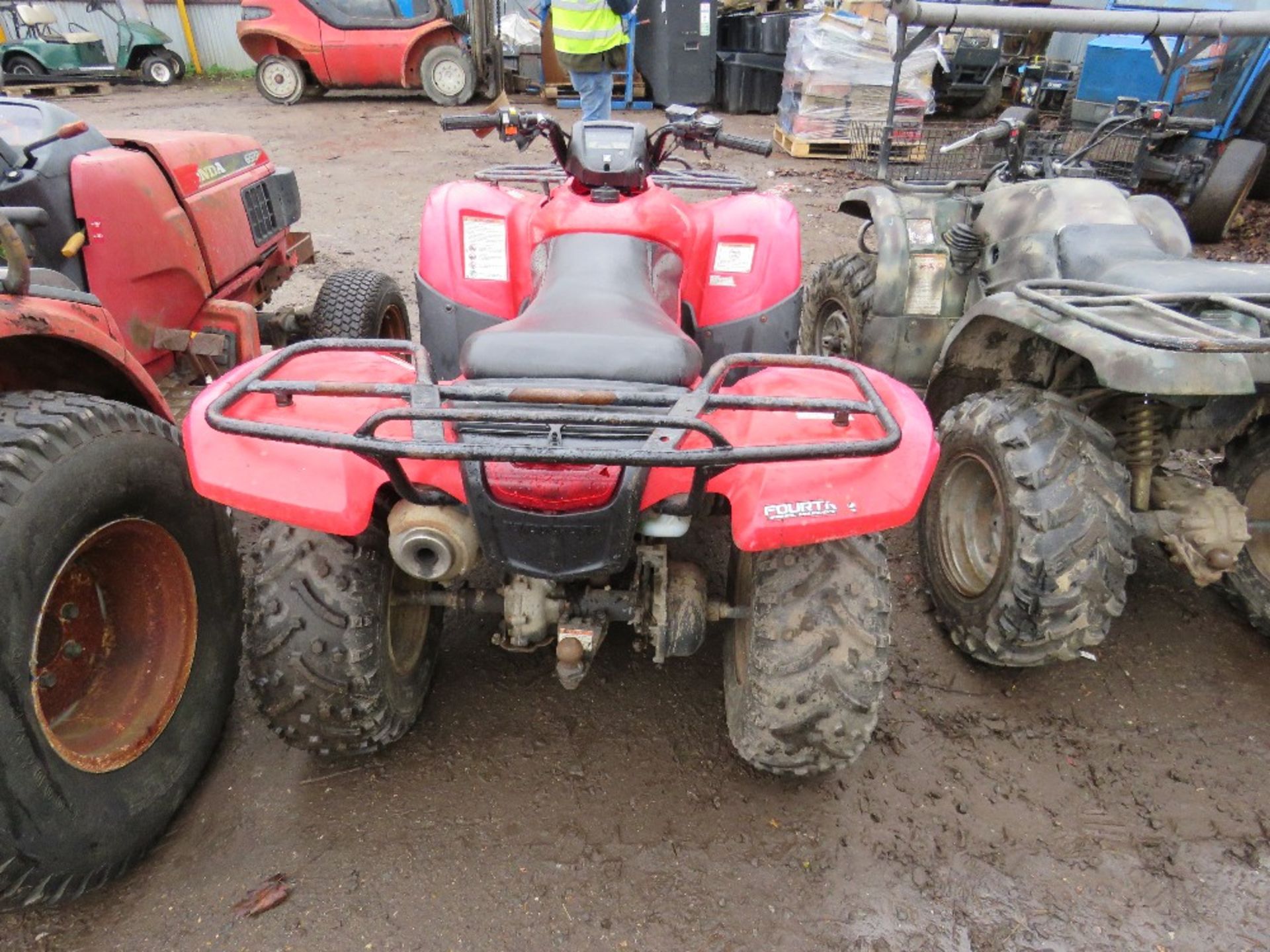 HONDA FOURTRAK 400 QUAD BIKE, YEAR 2003 APPROX. WHEN TESTED WAS SEEN TO RUN, DRIVE AND BRAKE. - Image 3 of 5