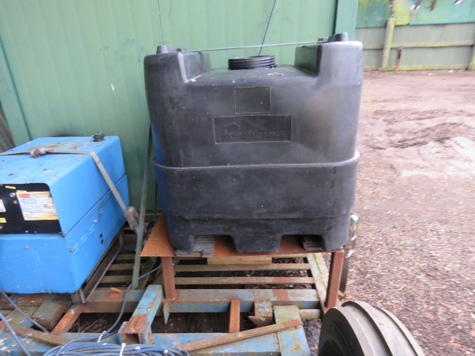 TOWED SHOWER AND TOILET UNIT WITH GENERATOR AND WATER TANK FITTED ON A SITE TOWED TRAILER. - Image 6 of 6