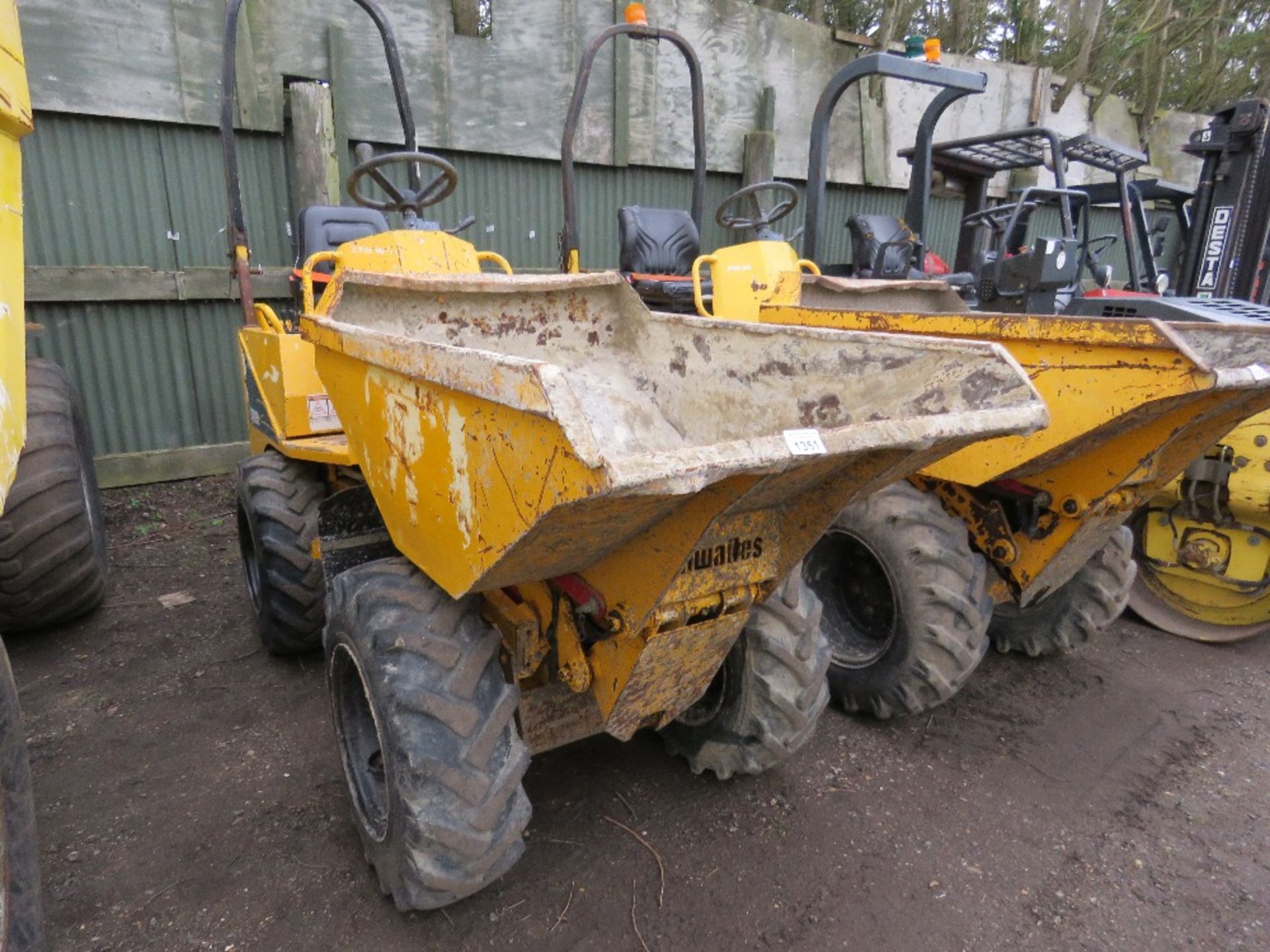 THWAITES 1 TONNE HIGH TIP DUMPER, YEAR 2004. 2776 REC HOURS. SN: SLCMZ01ZZ402A5433.