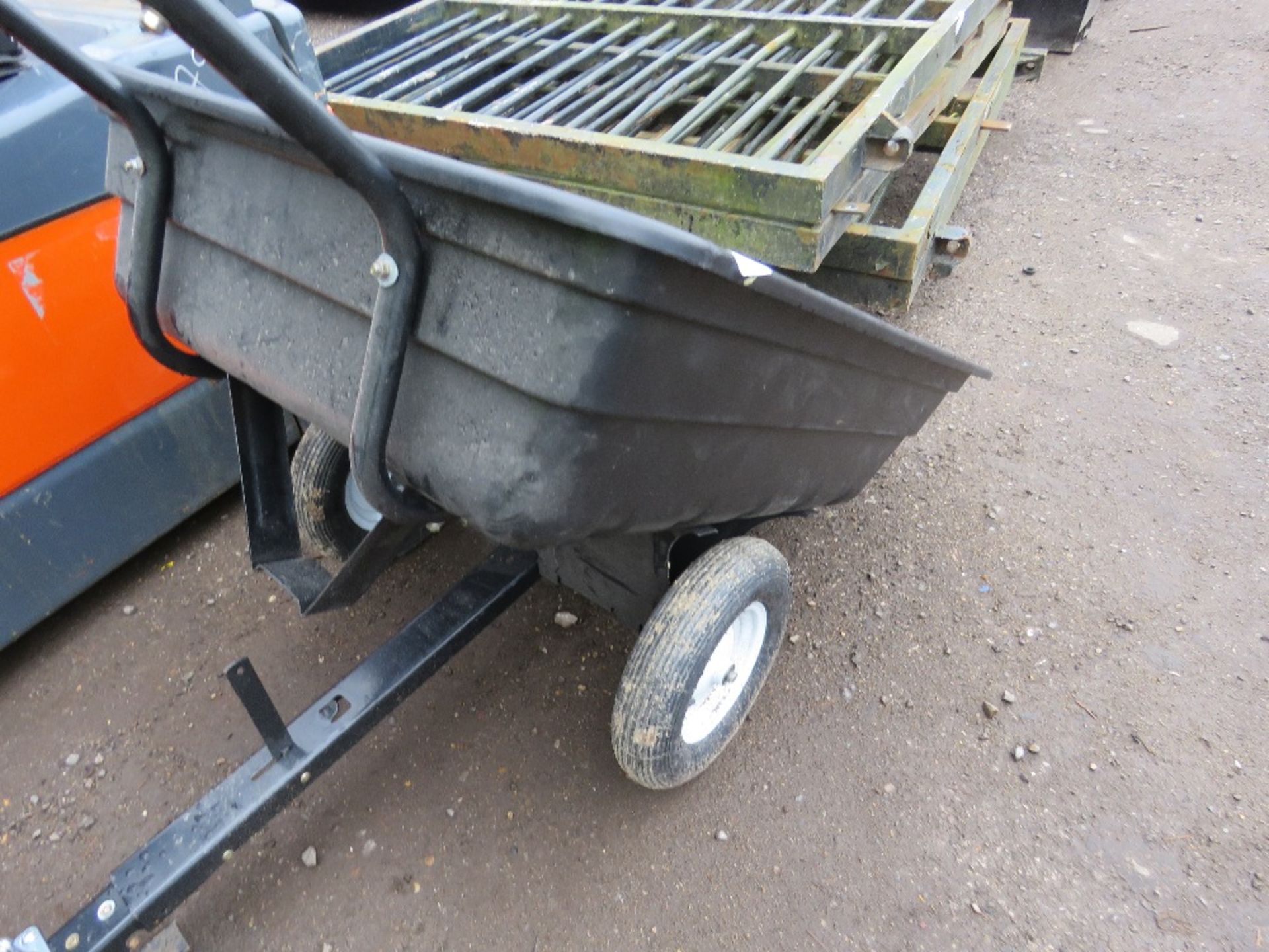 TIPPING TRAILER FOR GARDEN TRACTOR, LITTLE USED. - Image 4 of 6