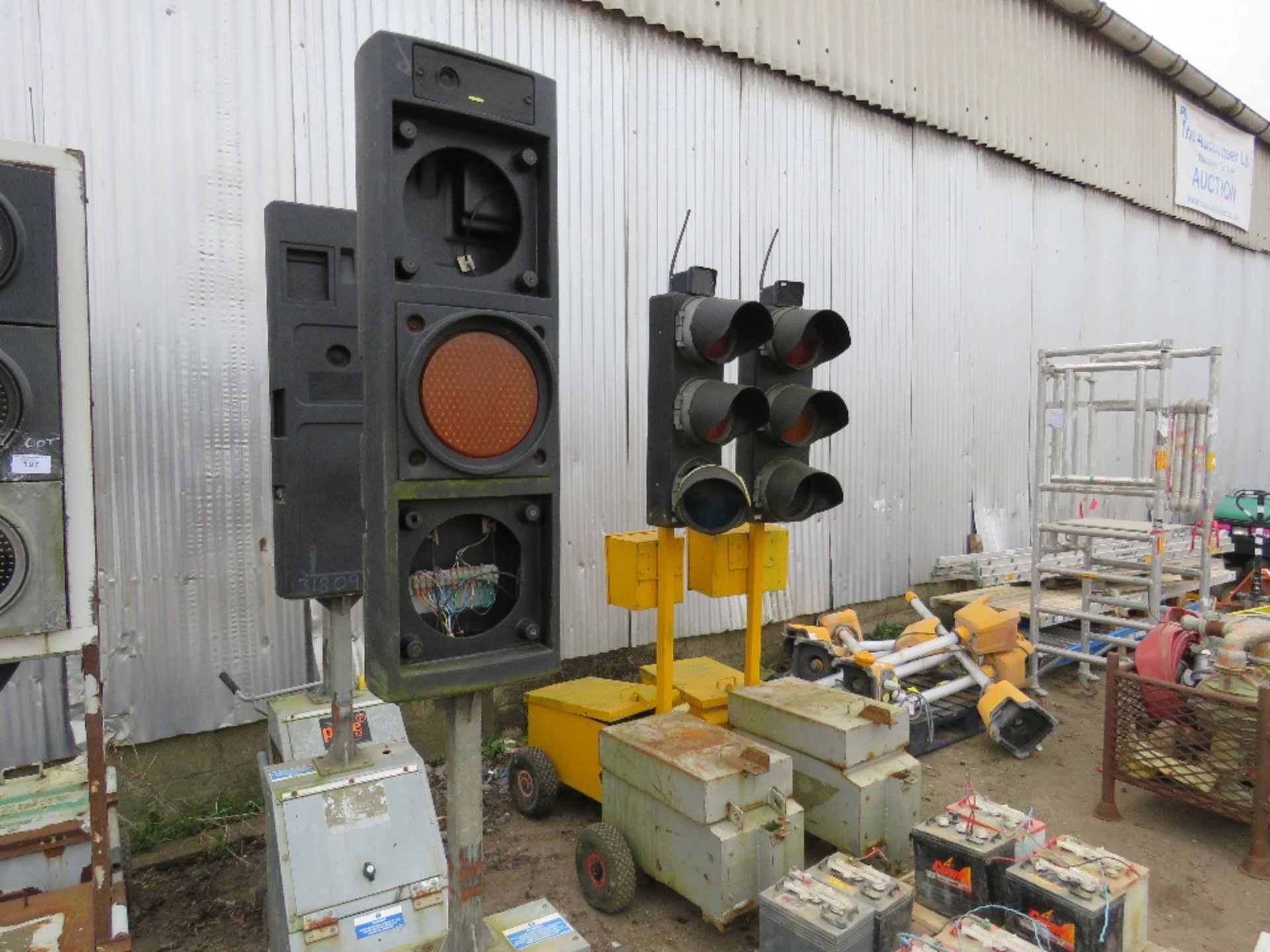 3 X PIKE MOBILE TRAFFIC LIGHTS FOR SPARES/REPAIR. - Image 3 of 7