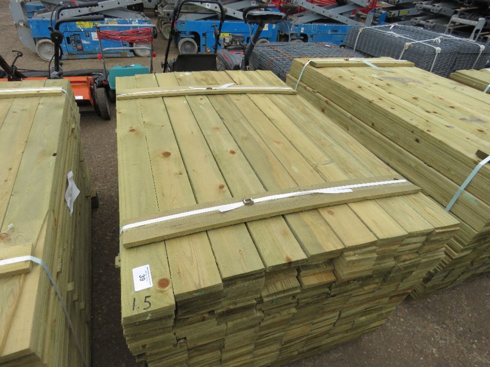 LARGE PACK OF TREATED FEATHER EDGE FENCE CLADDING TIMBER, 1.5M LENGTH X 10CM APPROX.