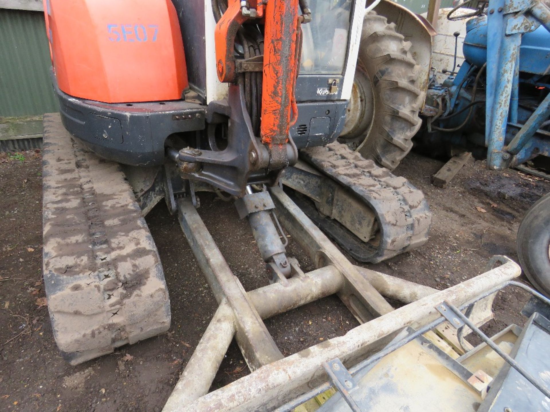 KUBOTA KX161-3a 5 TONNE RUBBER TRACKED EXCAVATOR, YEAR 2007 . SHOWING 718 REC HOURS??. CAB GUARDS. - Image 5 of 13